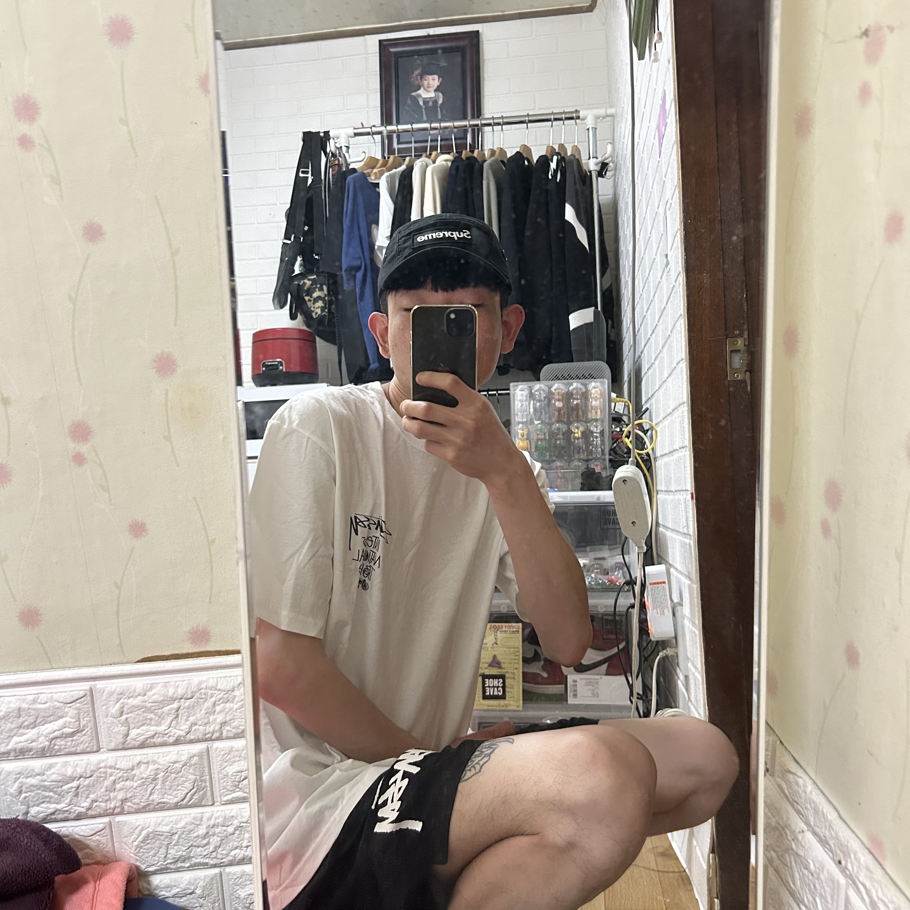 Supreme Military Camp Cap Black - 23SS, Stussy Tribe Stack T-Shirt White 착용 스타일
