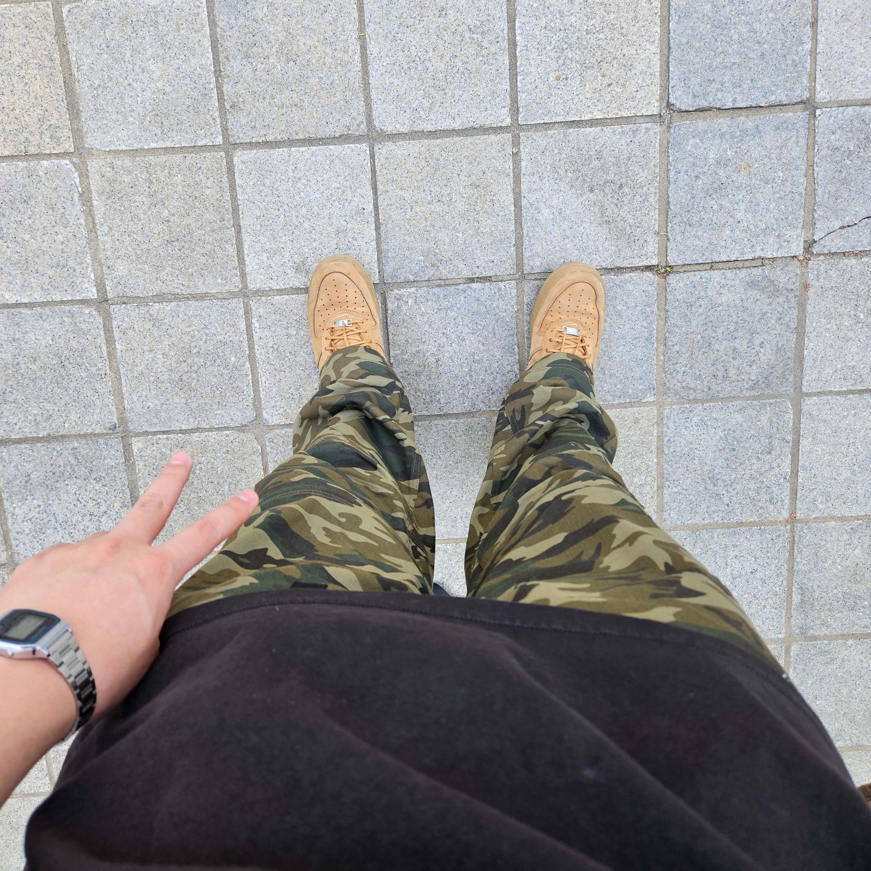 Stussy x Martine Rose Collage Pigment Dyed T-Shirt Black, Nike x Supreme Air Force 1 Low Flax 착용 스타일