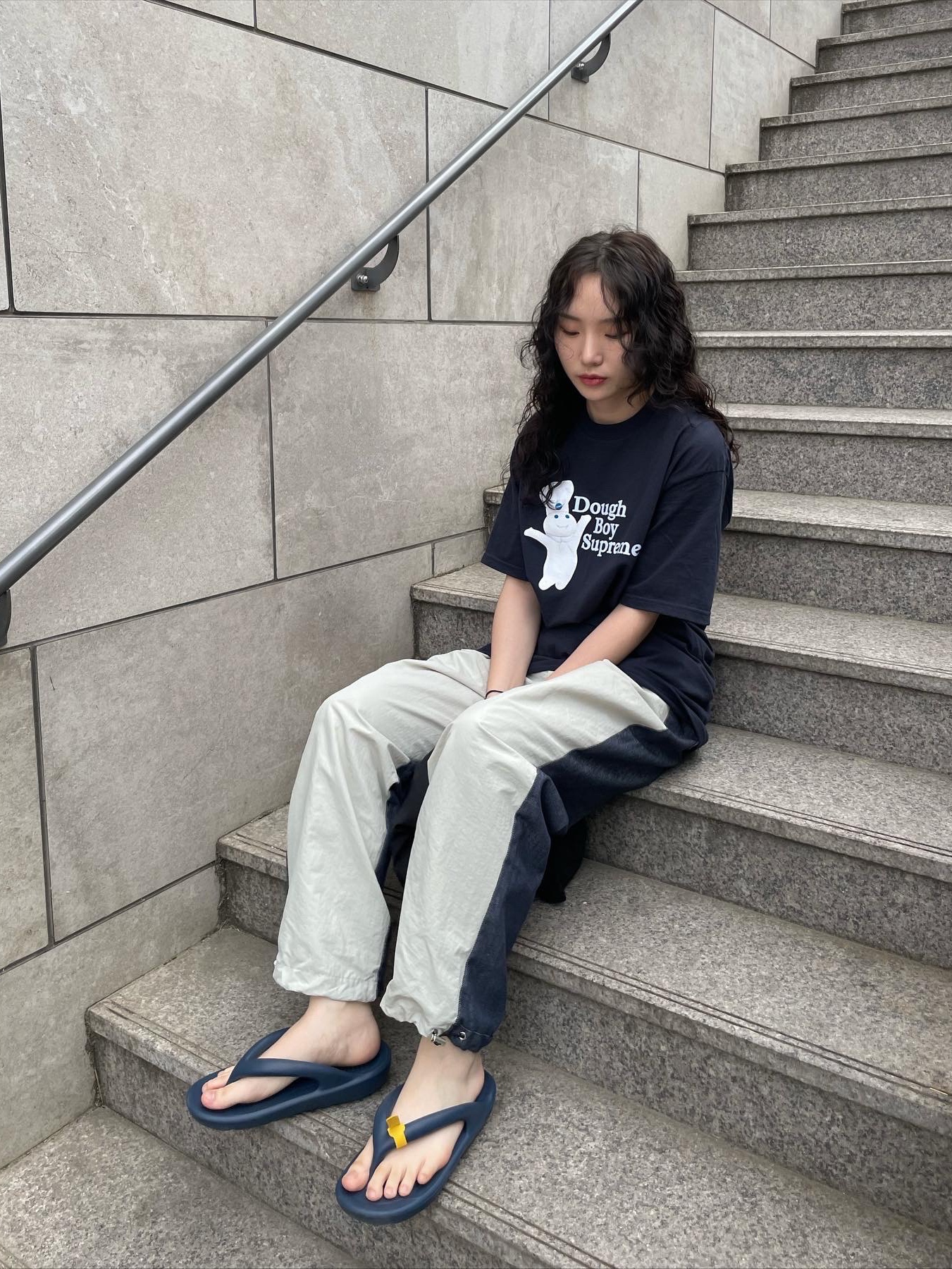 Supreme Doughboy T-Shirt Navy - 22FW, (W) Mischief FW Color Blocked Windbreaker Black 착용 스타일 - 3