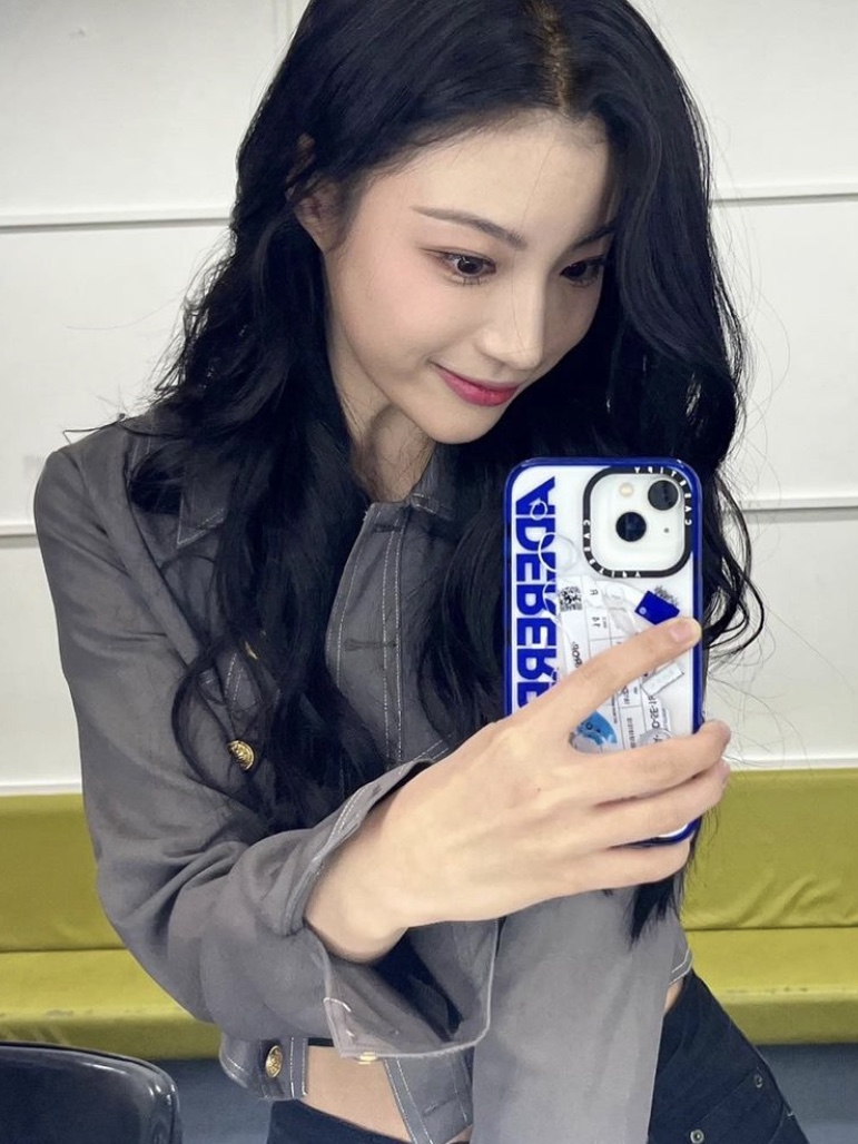 Casetify x Ader Error iPhone Sticker Magsafe Case Clear 착용 스타일