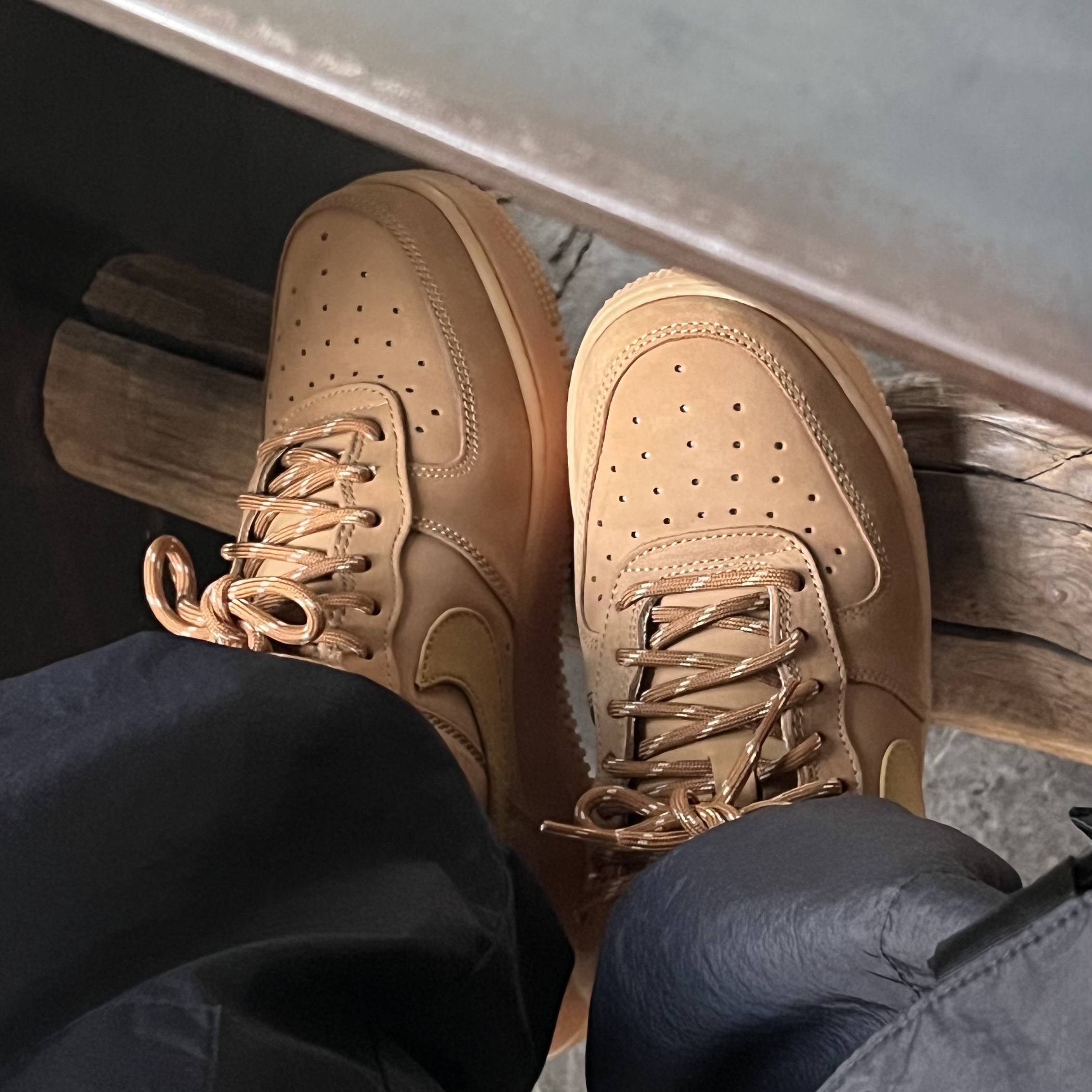 Nike Air Force 1 '07 WB Flax 착용 스타일