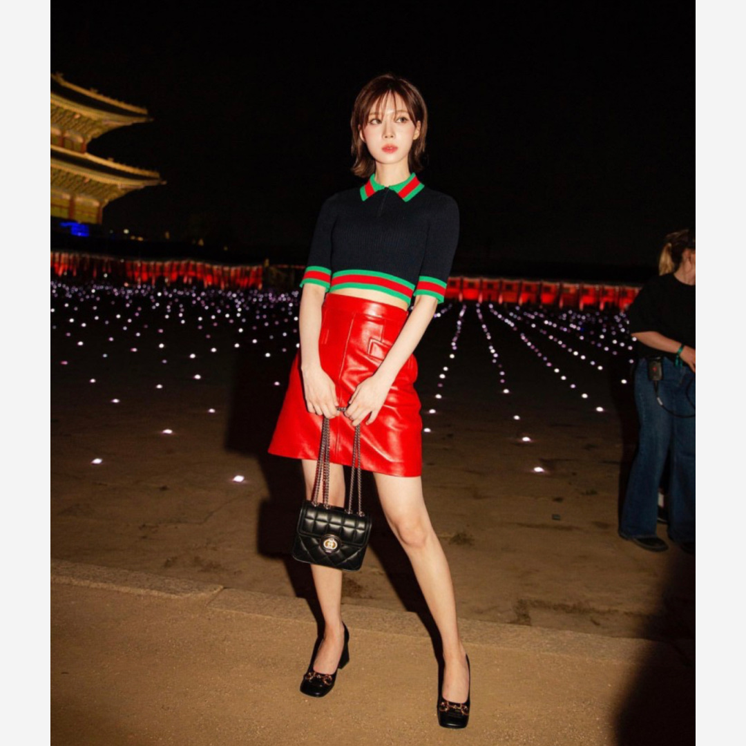(W) Gucci Mid-Heel Pumps with Horsebit Black 착용 스타일 - 2