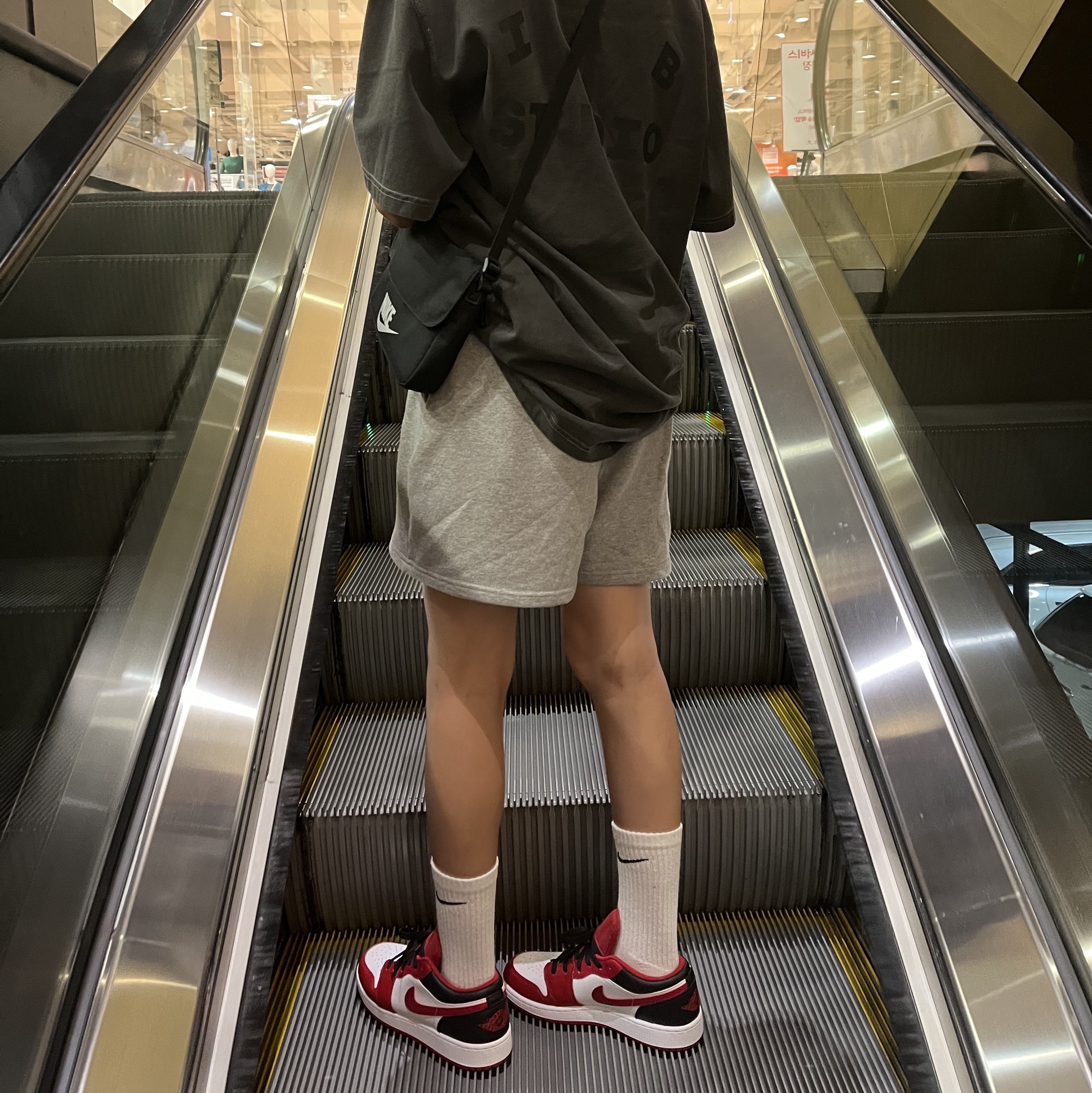 (GS) Jordan 1 Low White Gym Red Black, IAB Studio Pigment T-Shirt Black 착용 스타일