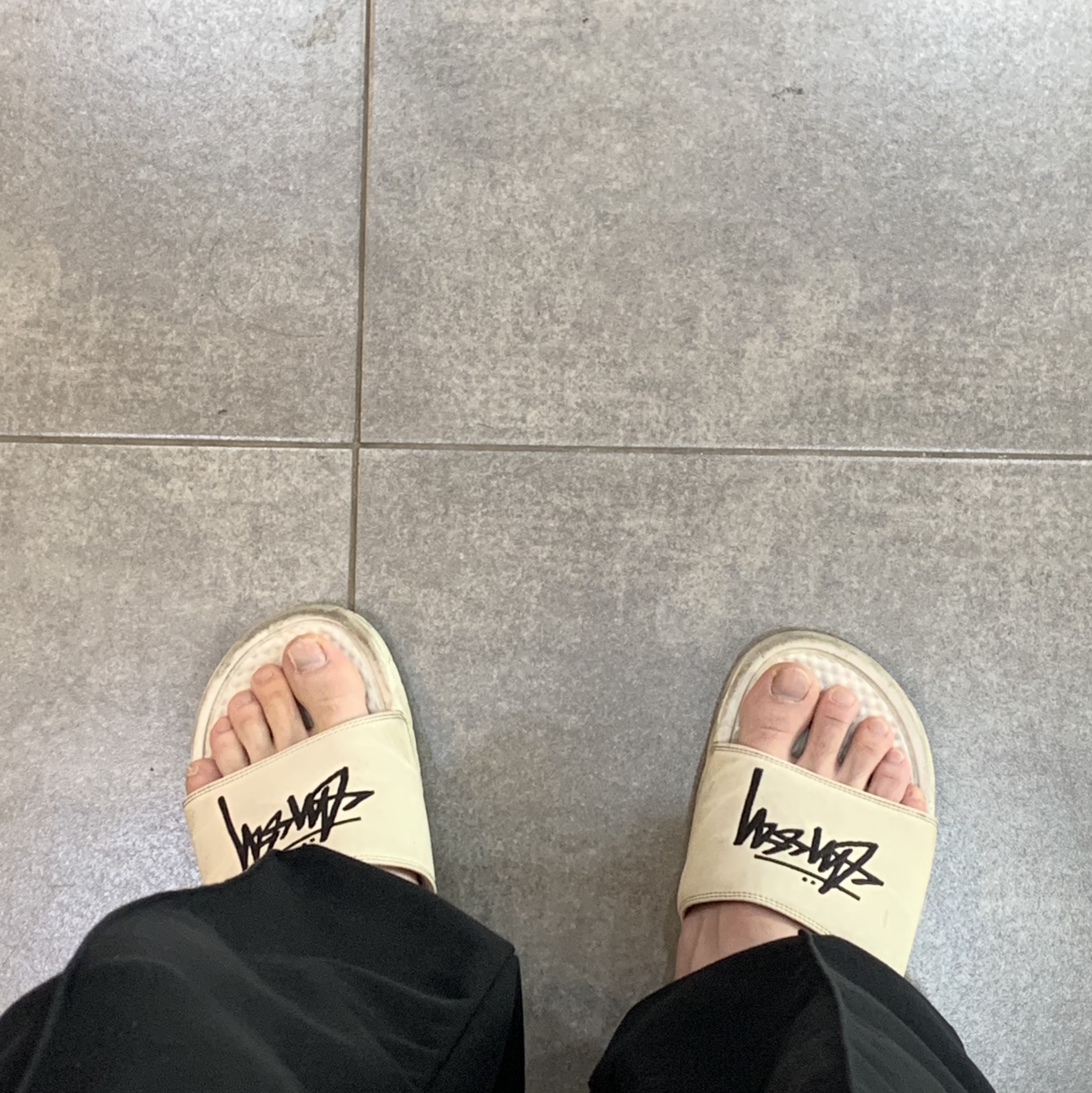 Nike x Stussy Benassi Slide Sail 착용 스타일