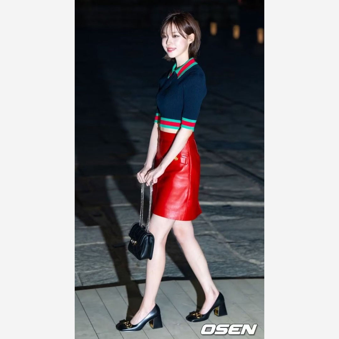 (W) Gucci Mid-Heel Pumps with Horsebit Black 착용 스타일 - 4