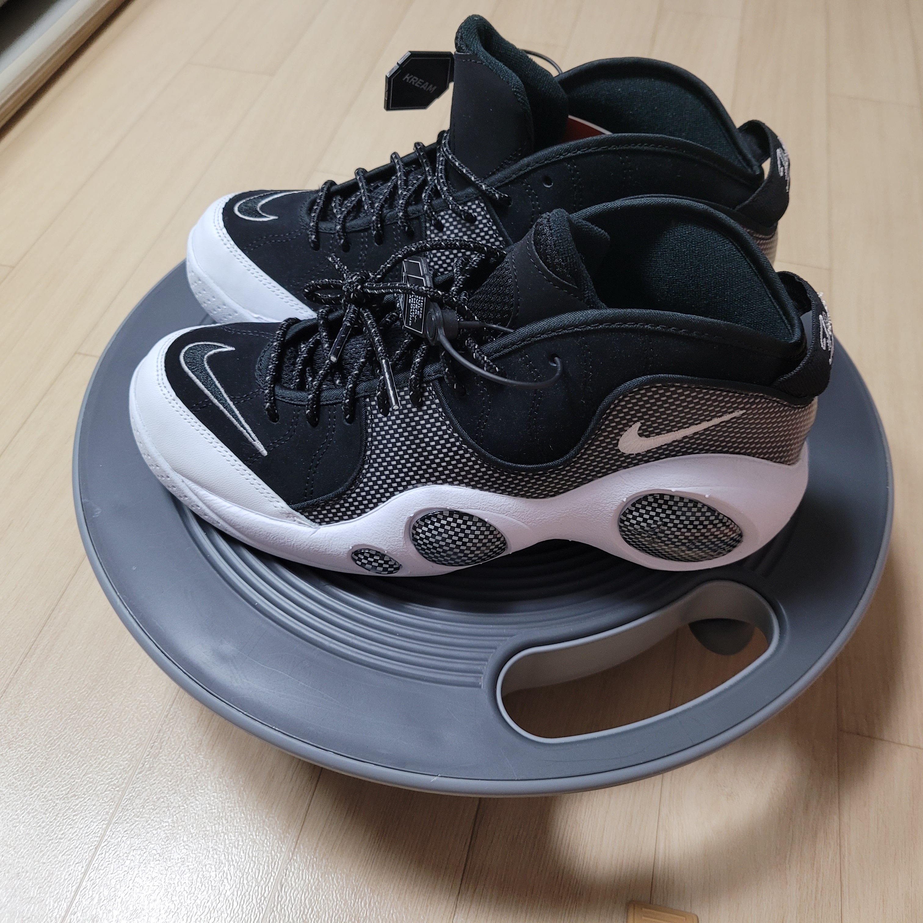 Nike Air Zoom Flight 95 Black Metallic 2022 착용 스타일