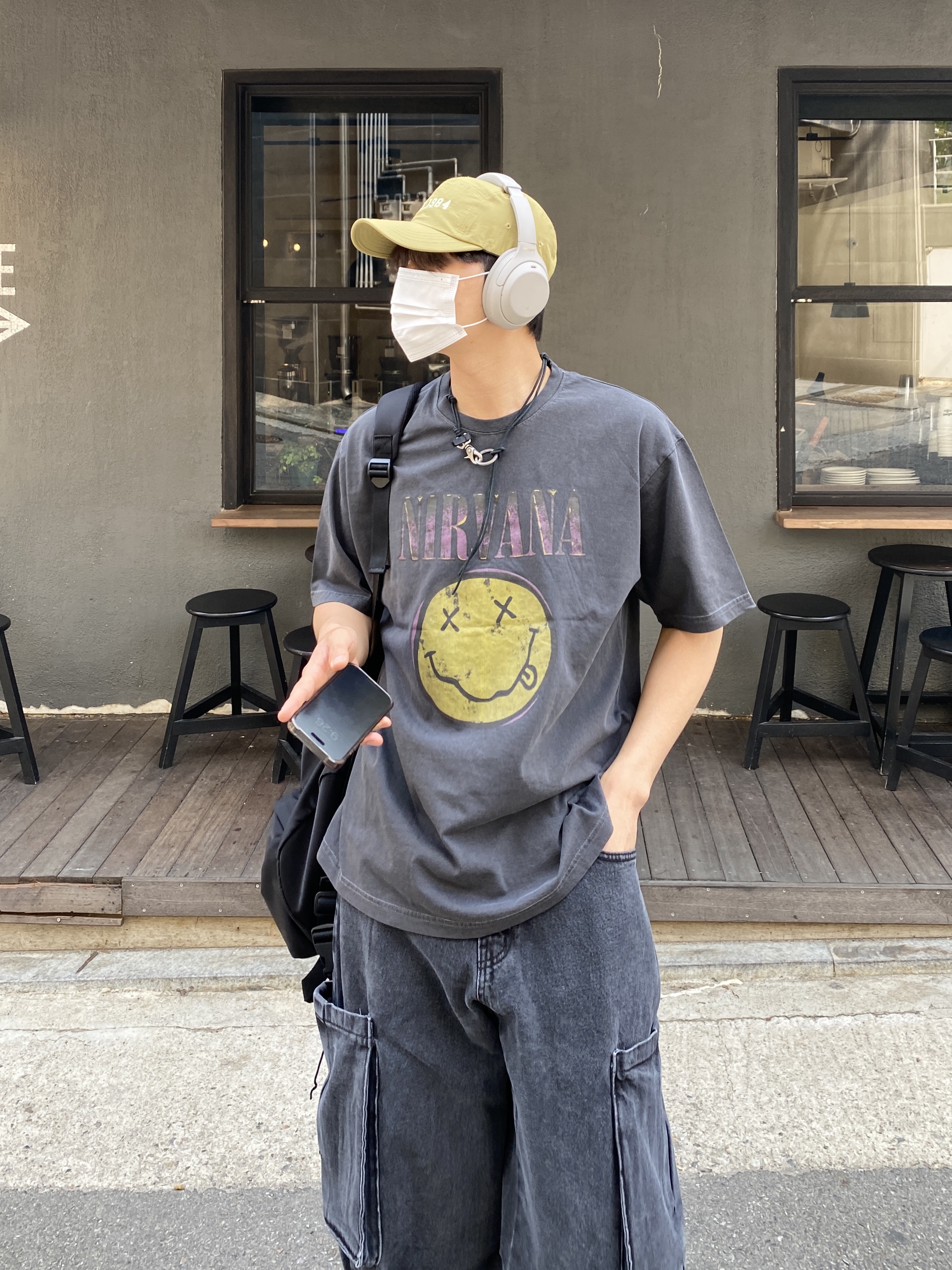 Sony WH-1000XM4 Platinum Silver (Korean Ver.), Nike x Supreme Air Force 1 Low Flax 착용 스타일 - 2