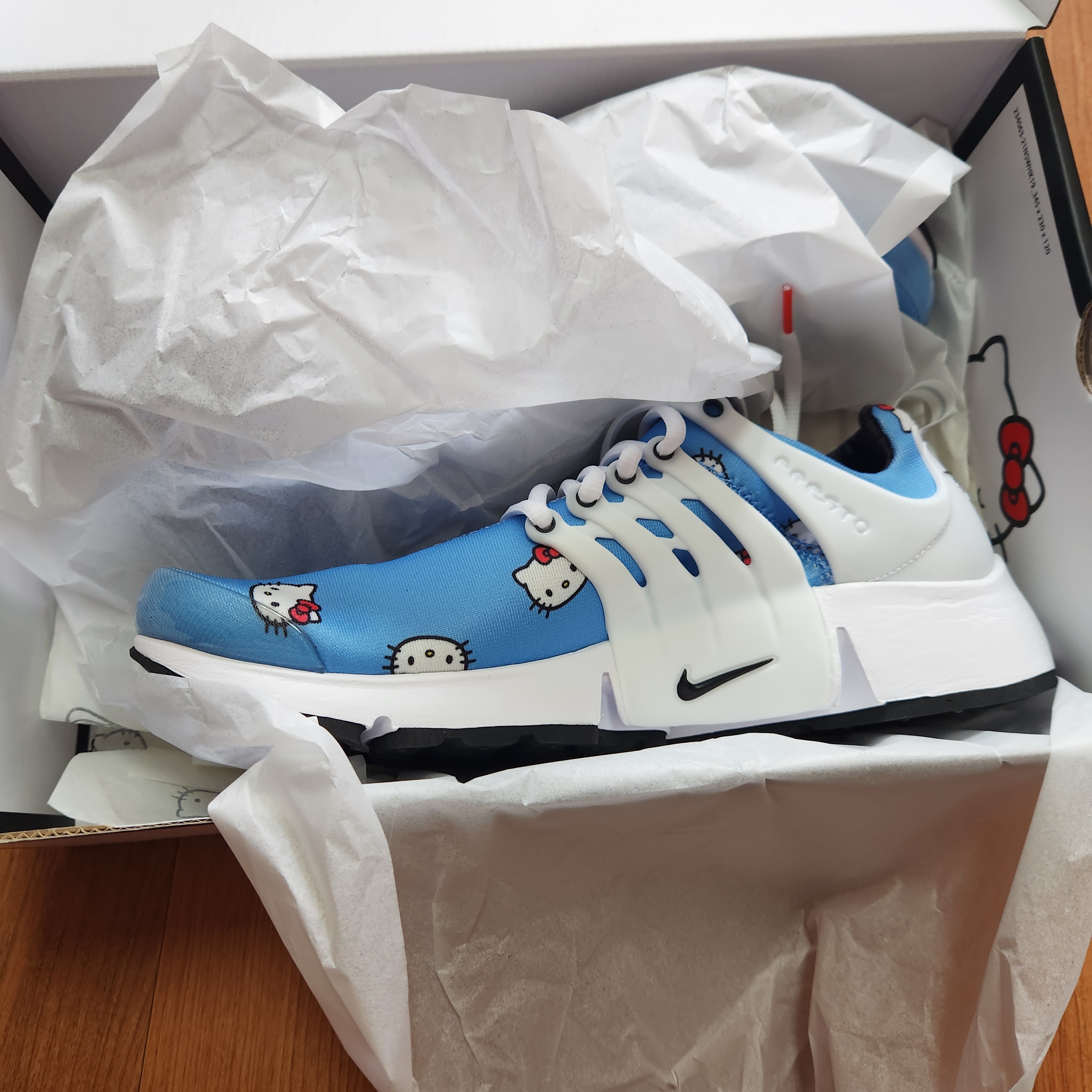 Nike x Hello Kitty Air Presto University Blue 착용 스타일 - 3
