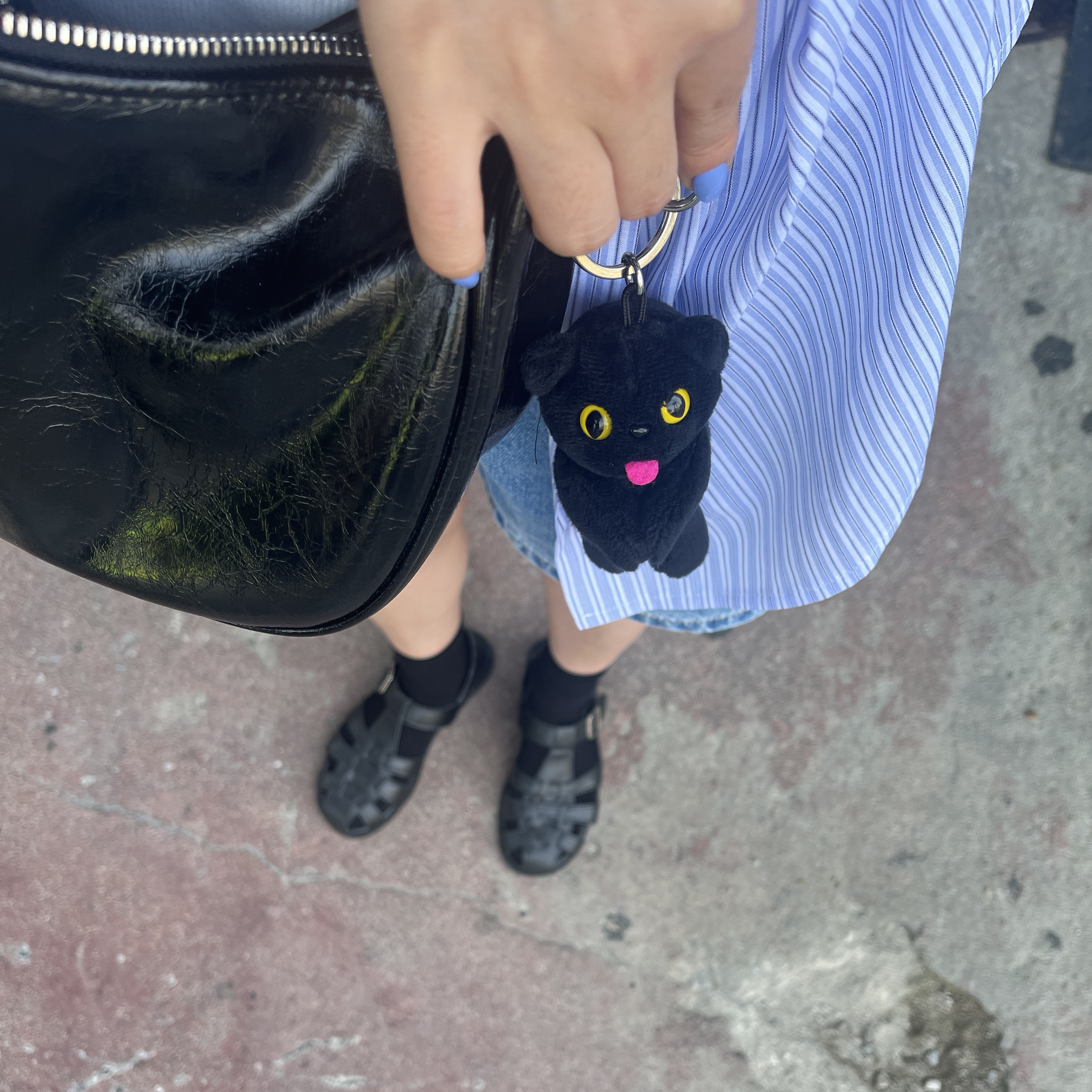 Comfort Piyong Keyring Black 착용 스타일