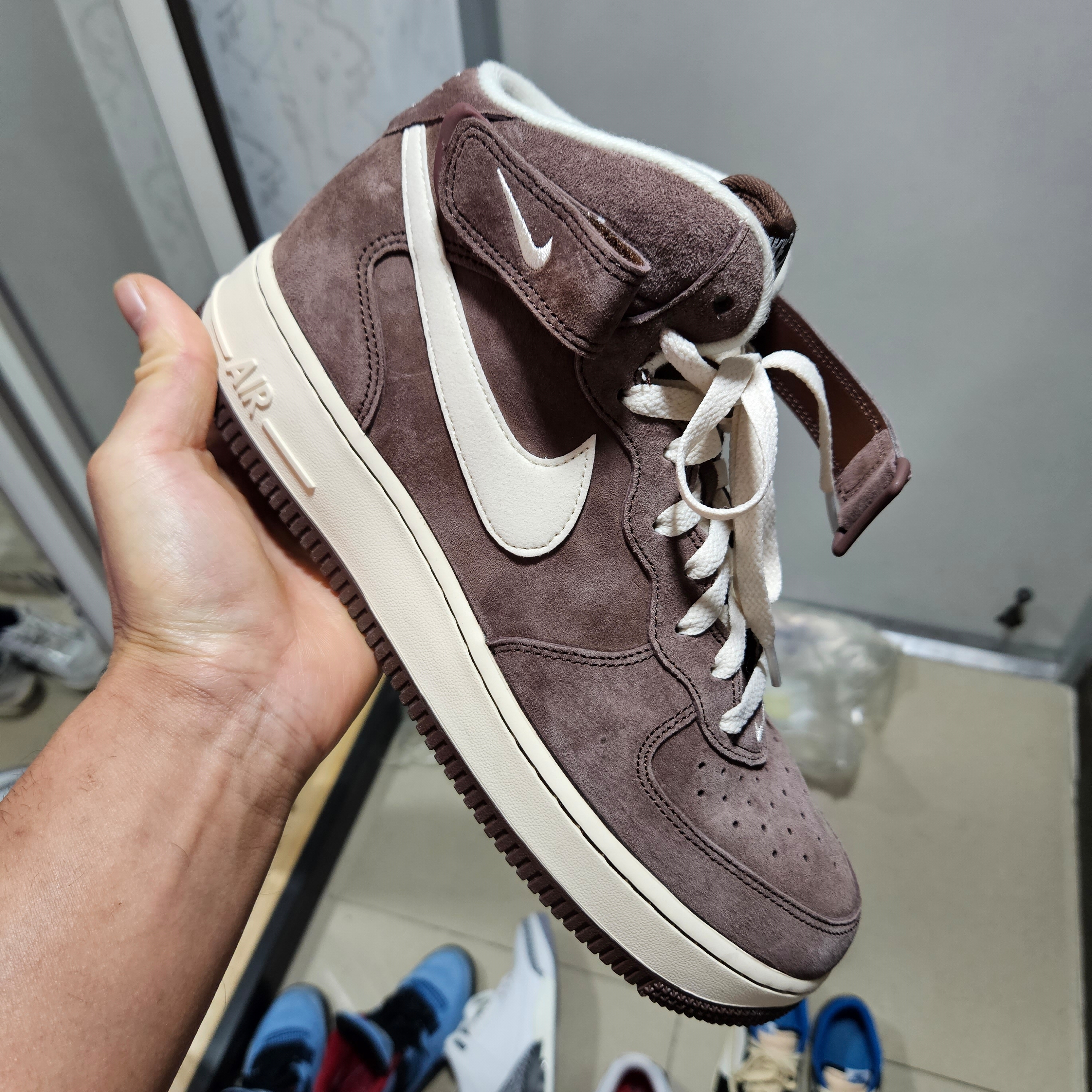 Nike Air Force 1 Mid '07 QS Chocolate 착용 스타일