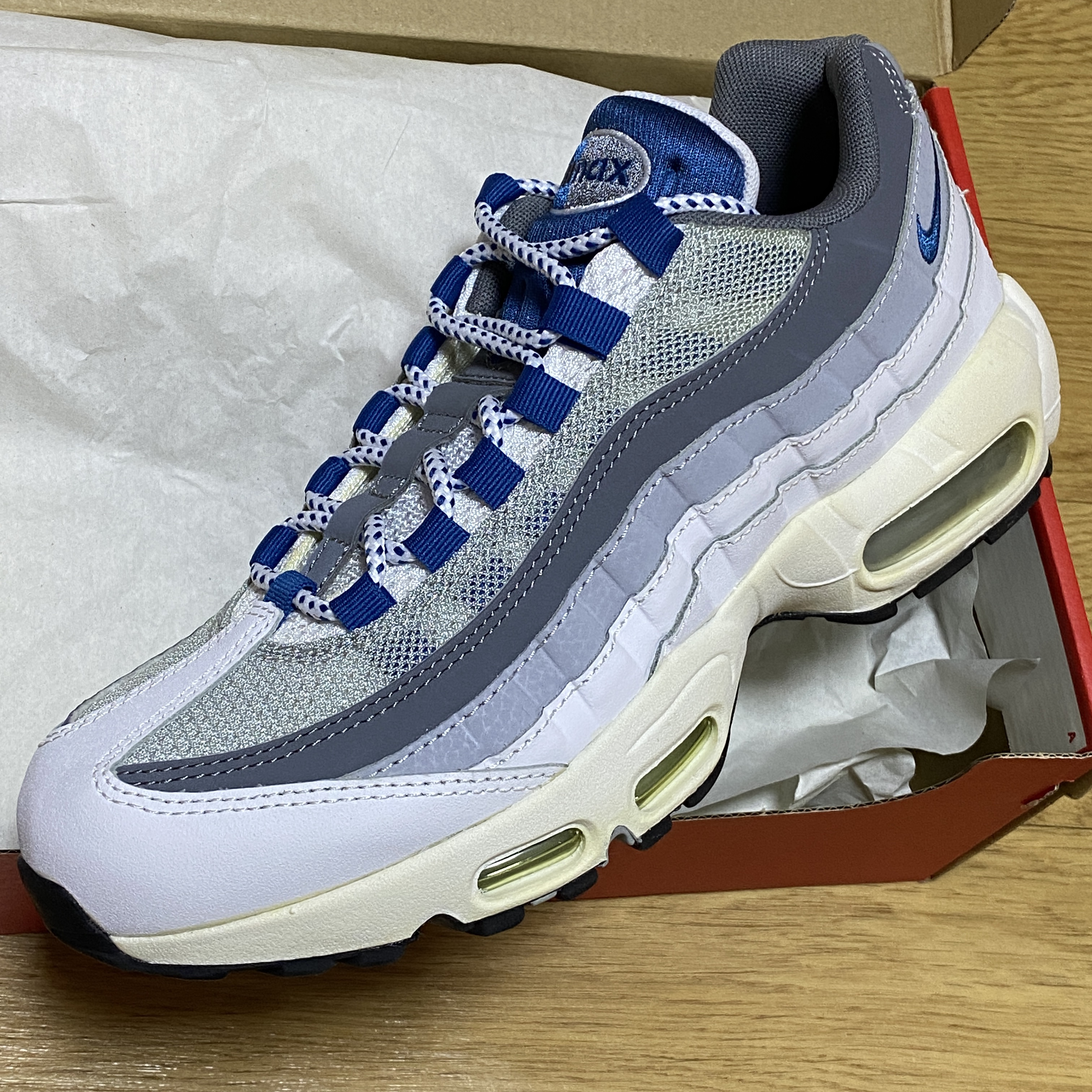 Nike Air Max 95 Essential White Industrial Blue 착용 스타일