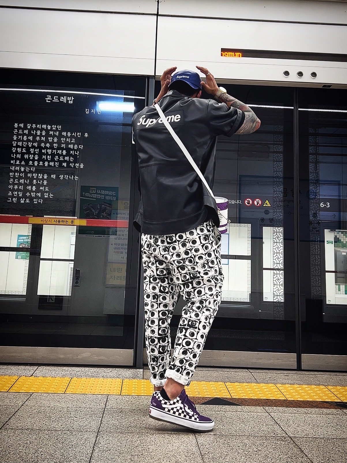 Supreme Leather Camp Cap Royal - 21SS, Louis Vuitton LV Paint Can Purple 착용 스타일 - 1