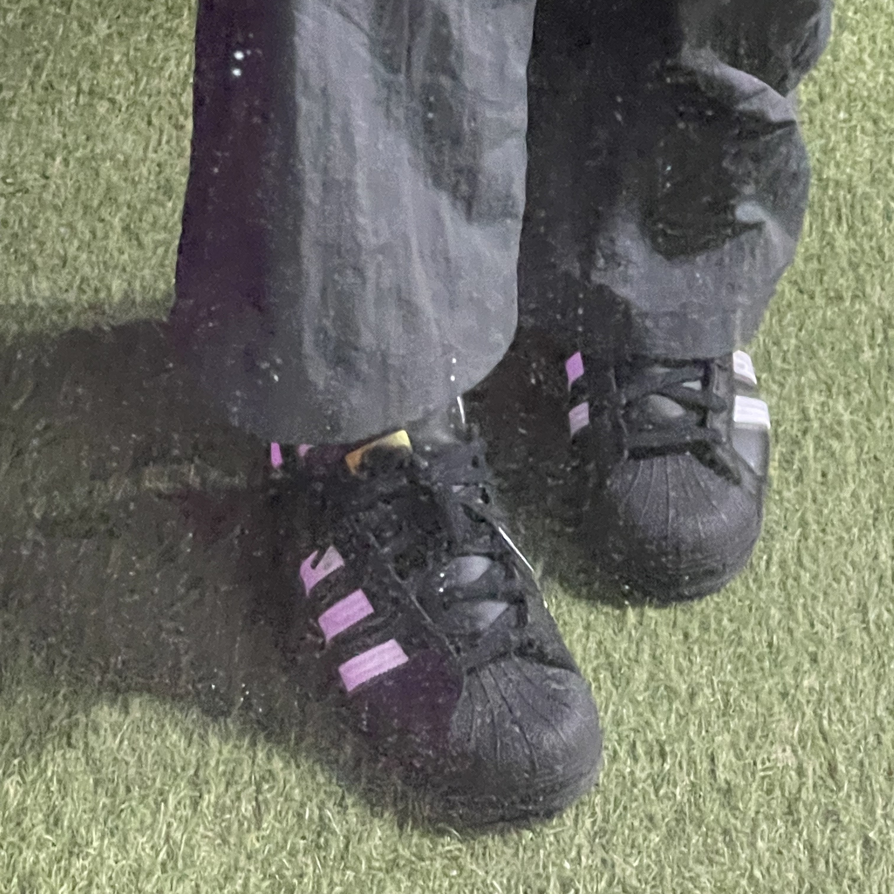 (J) Adidas Superstar Black White 착용 스타일 - 2