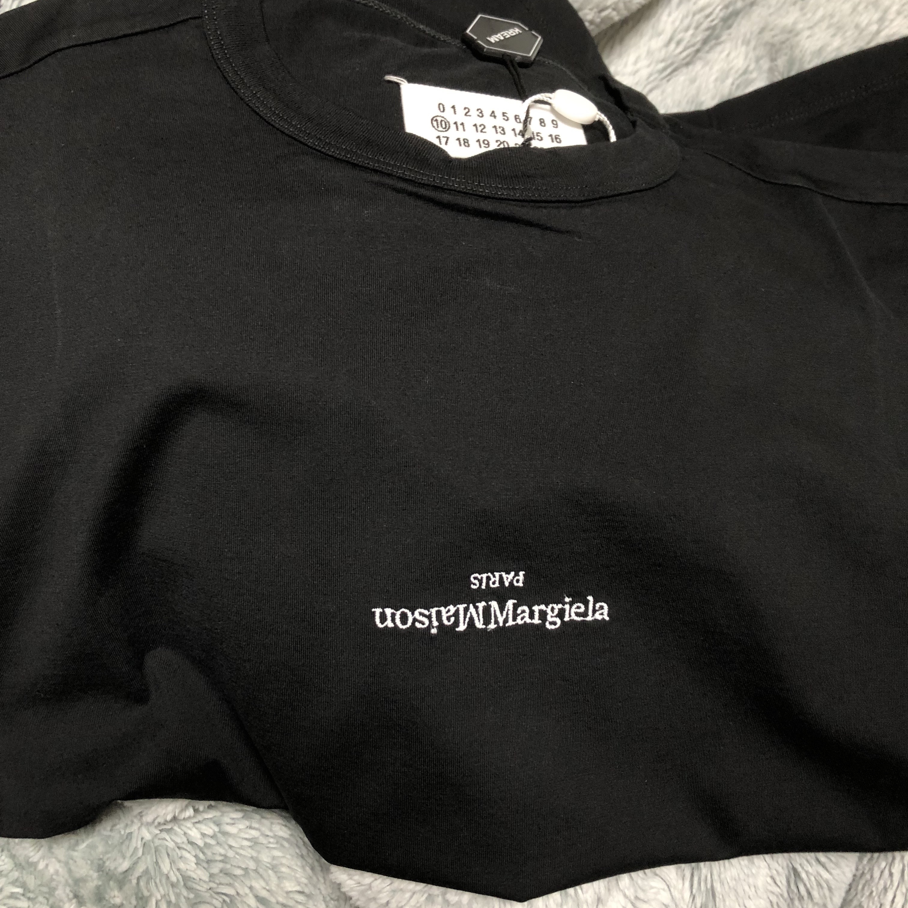 Maison Margiela Distorted Logo T-Shirt Black 착용 스타일