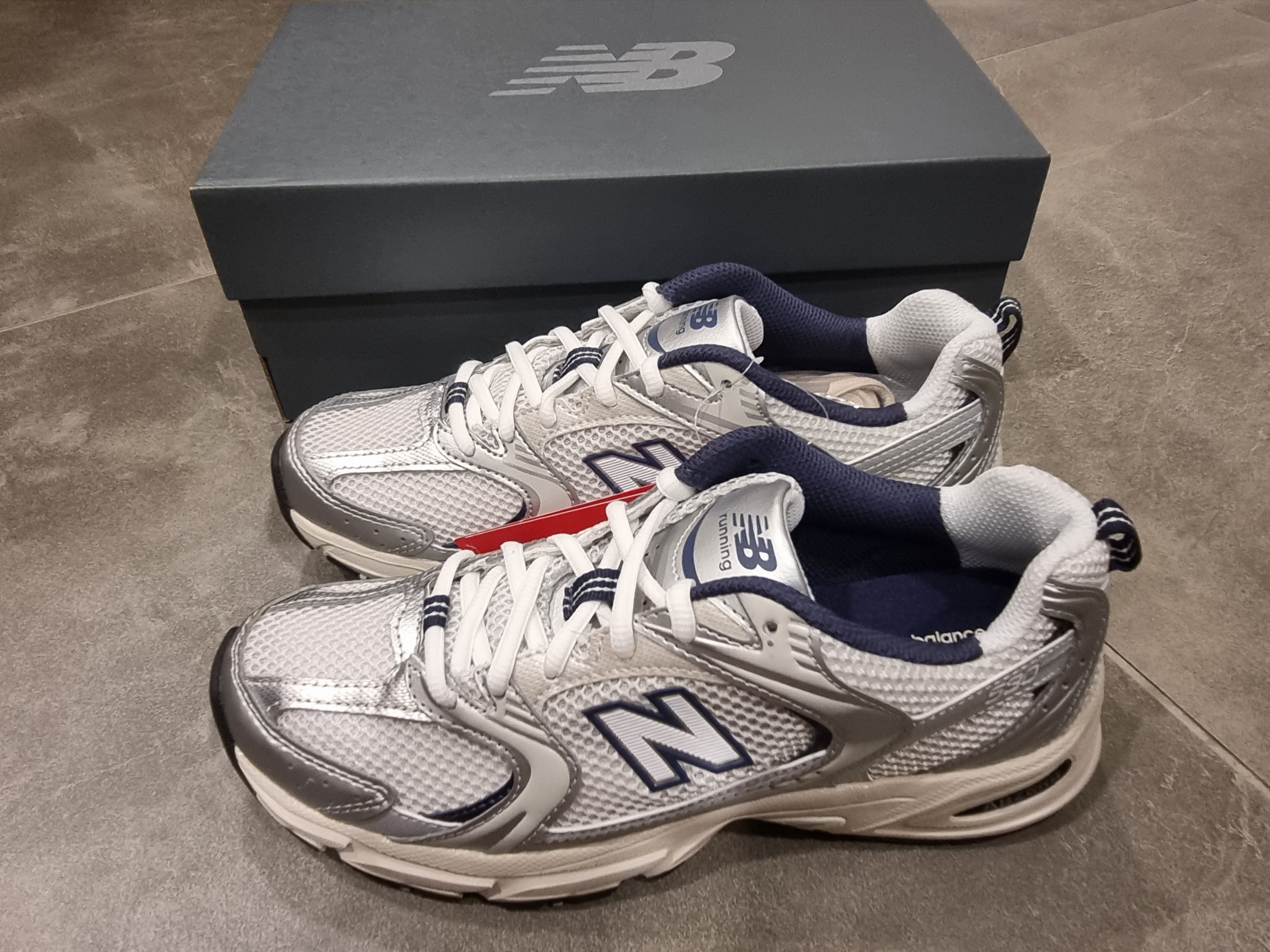 New Balance 530 Steel Grey 착용 스타일 - 5