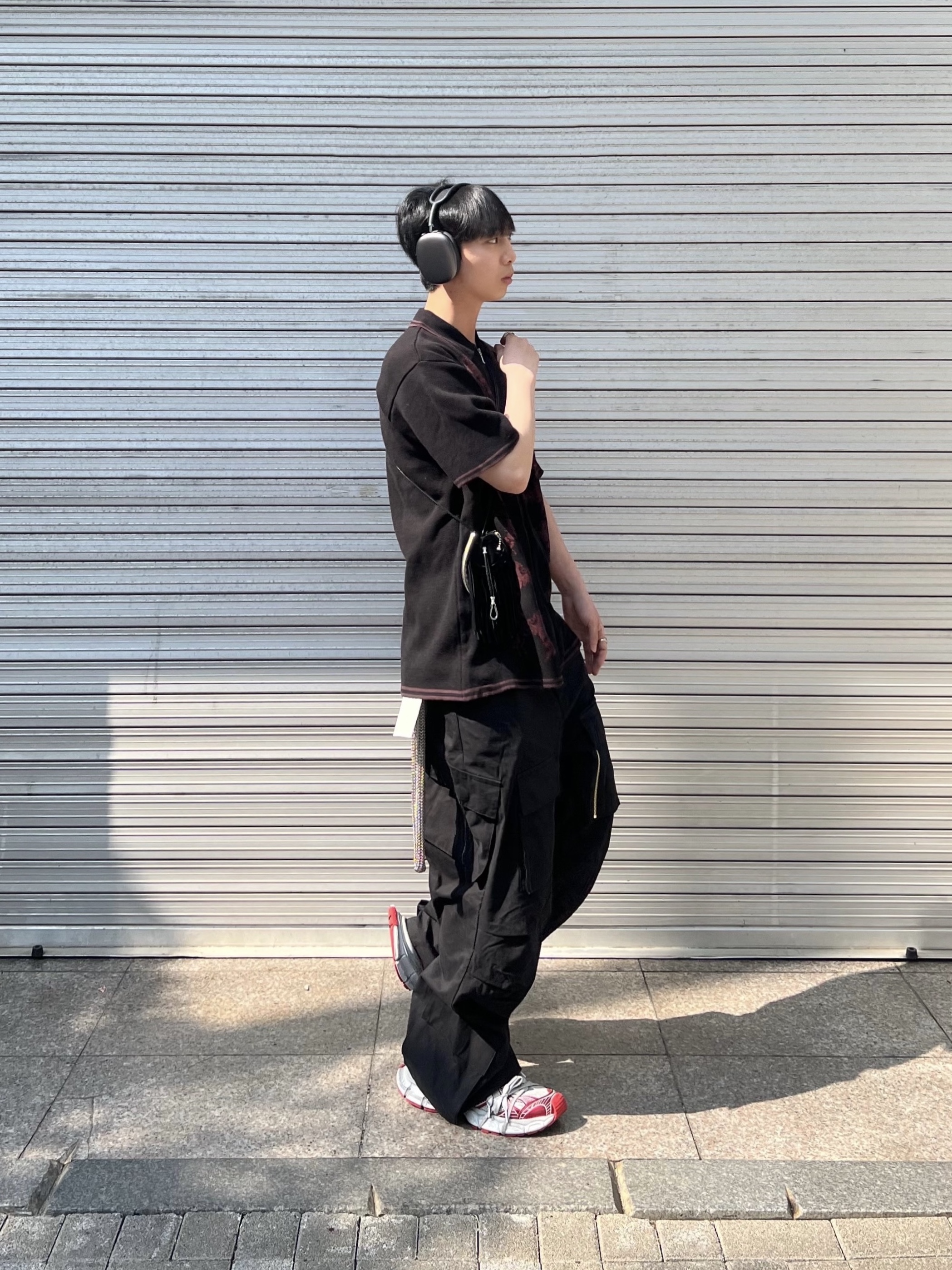 Balenciaga 3XL Sneakers White Red, Apple AirPods Max Lightning Space Gray (Korean Ver.) 착용 스타일 - 2
