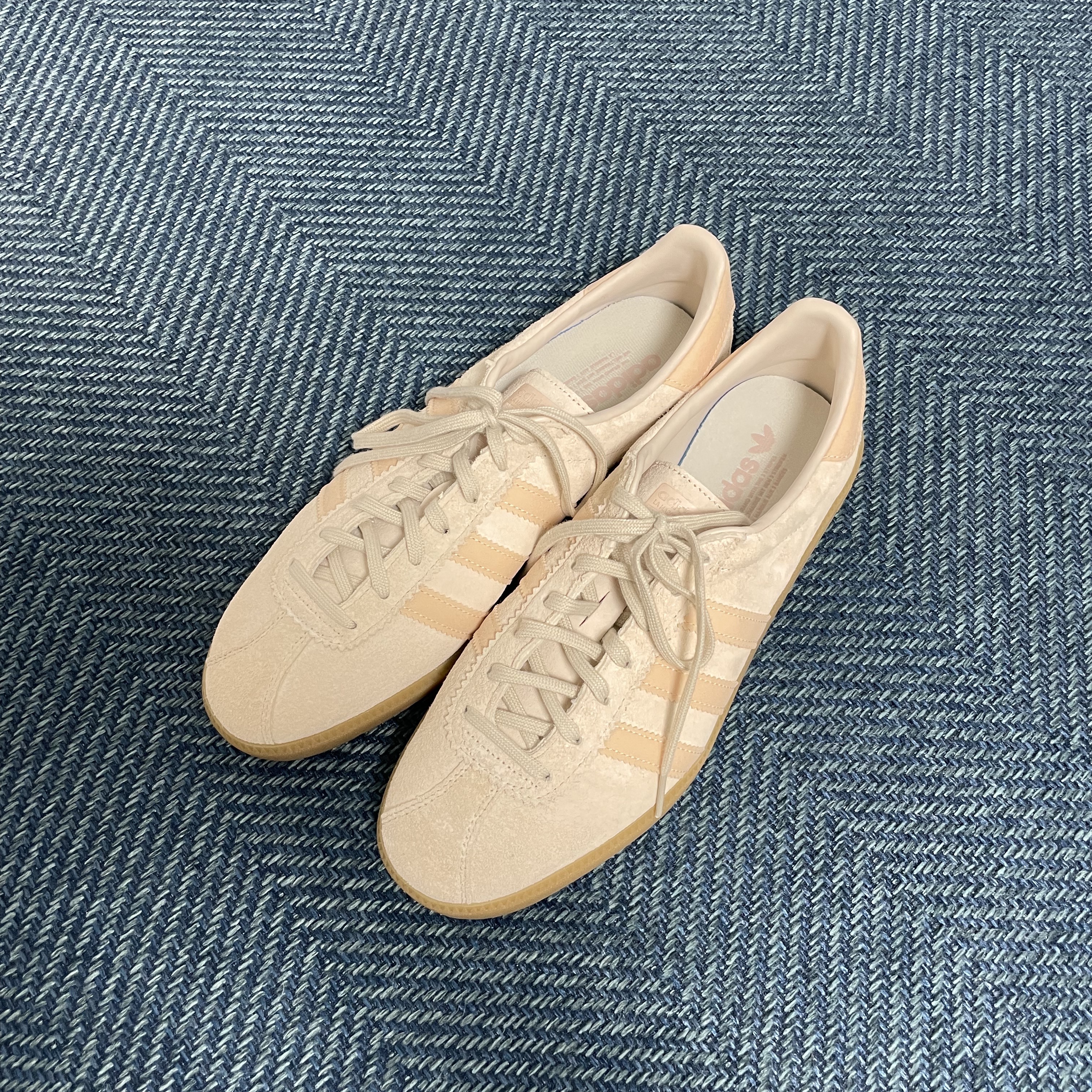 Adidas Bermuda Wonder White 착용 스타일 - 2