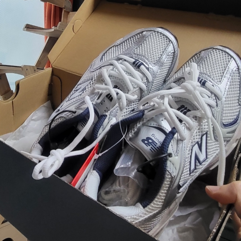 New Balance 530 Steel Grey 착용 스타일