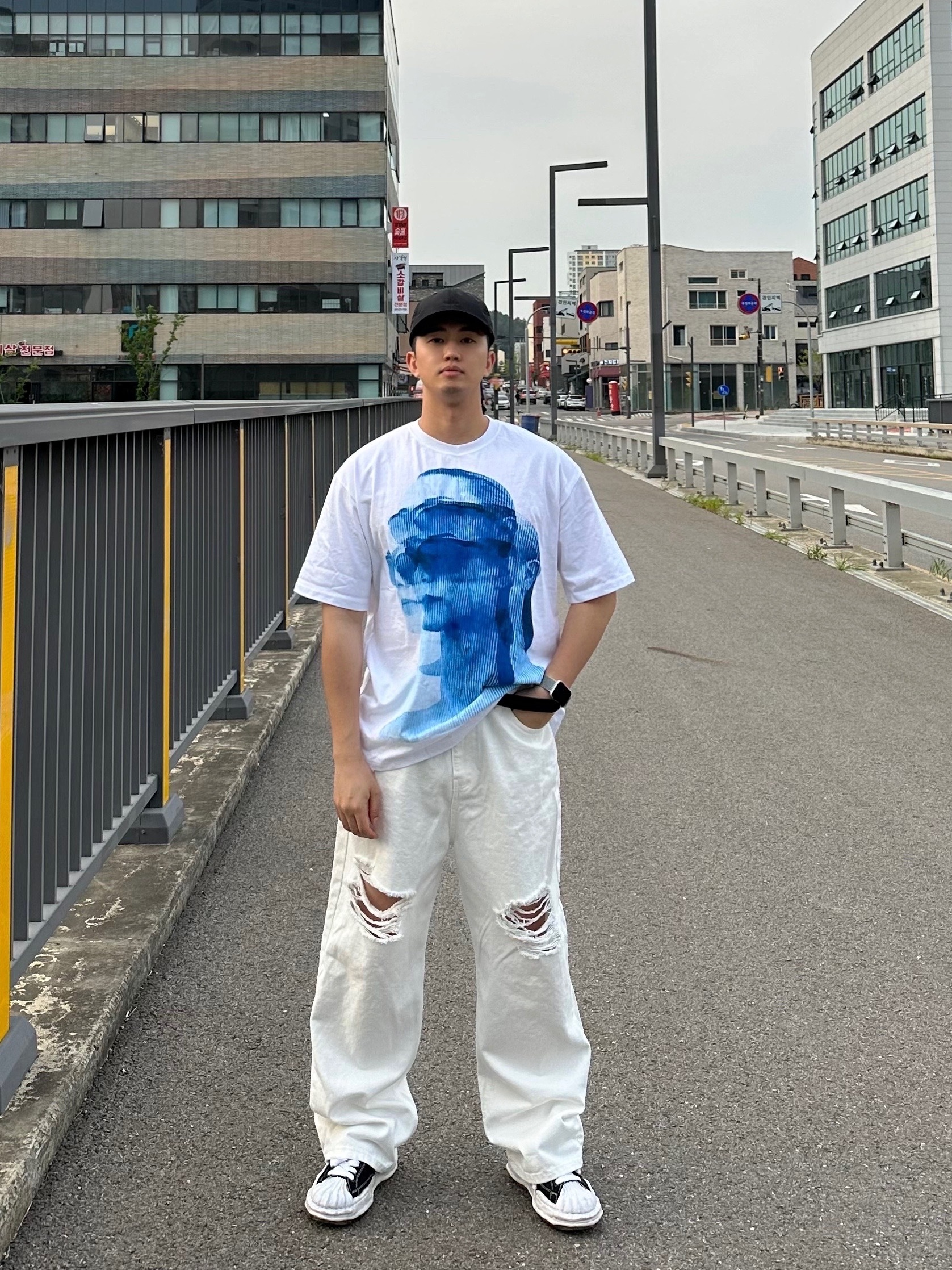메종 미하라 야스히로 블레이키 OG 솔 캔버스 로우탑 스니커즈 블랙 화이트 착용 스타일 - 2