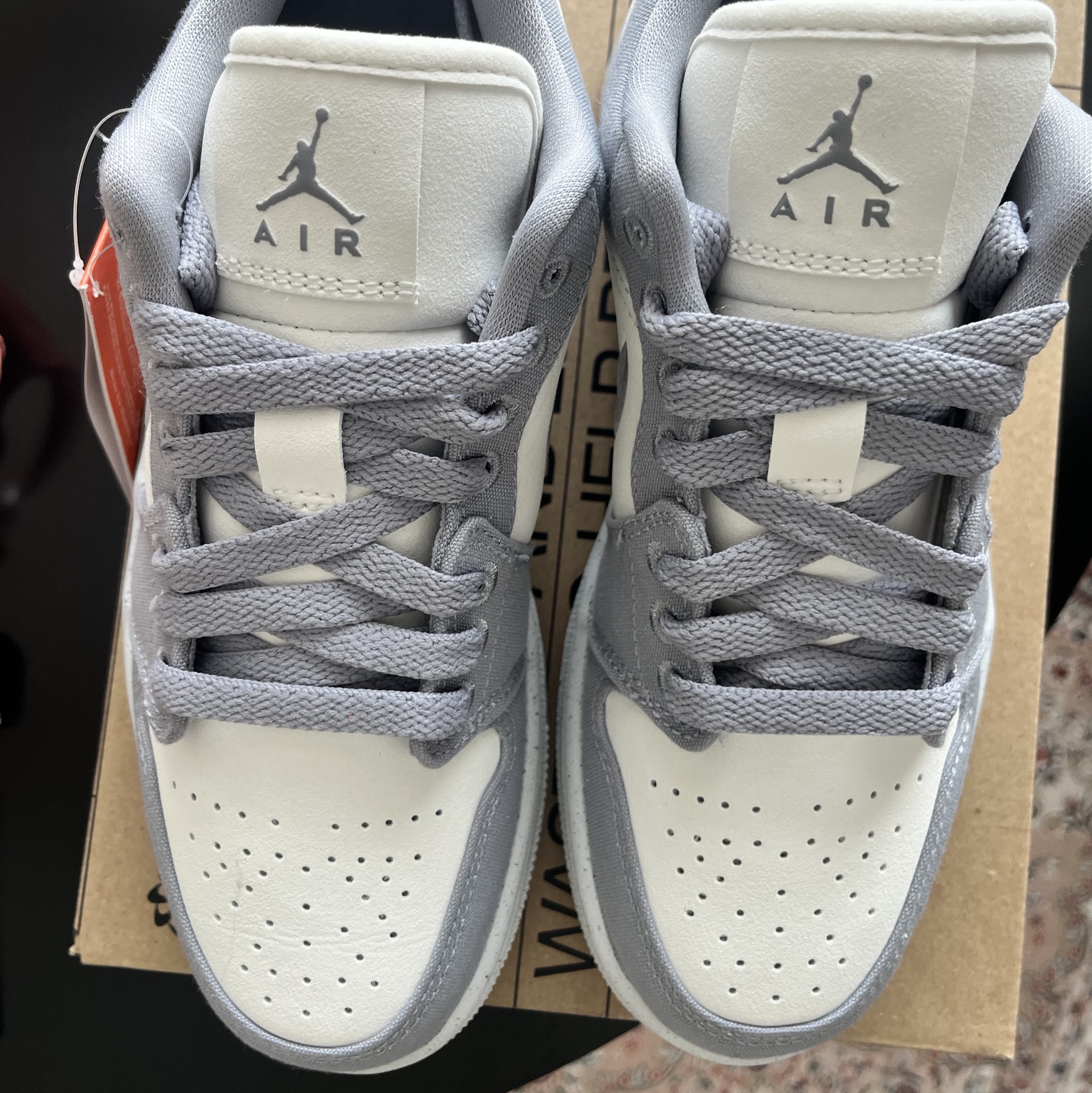 (W) Jordan 1 Low SE Light Steel Grey 착용 스타일 - 2