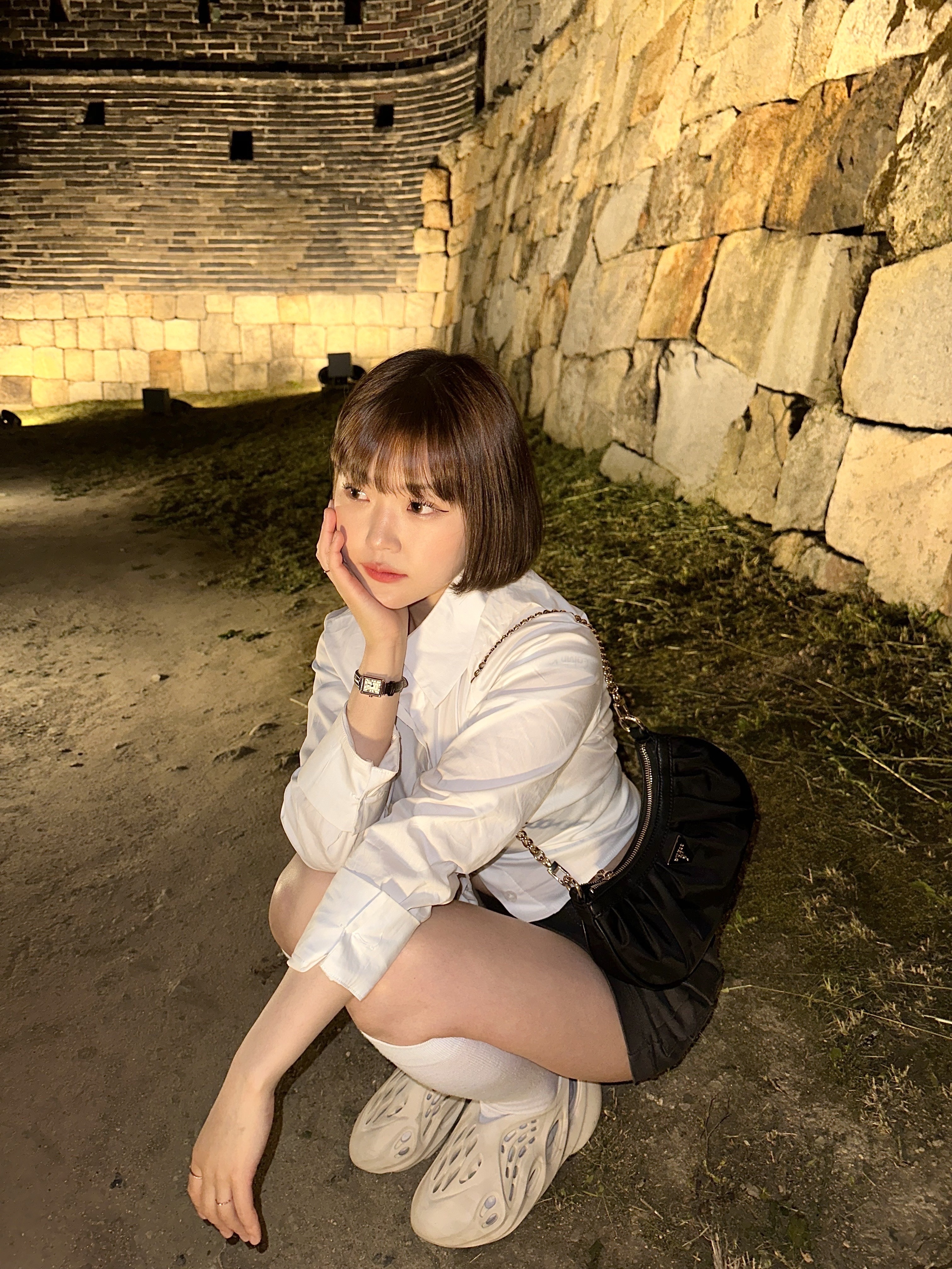 Adidas Yeezy Foam RNNR Sand 착용 스타일 - 1