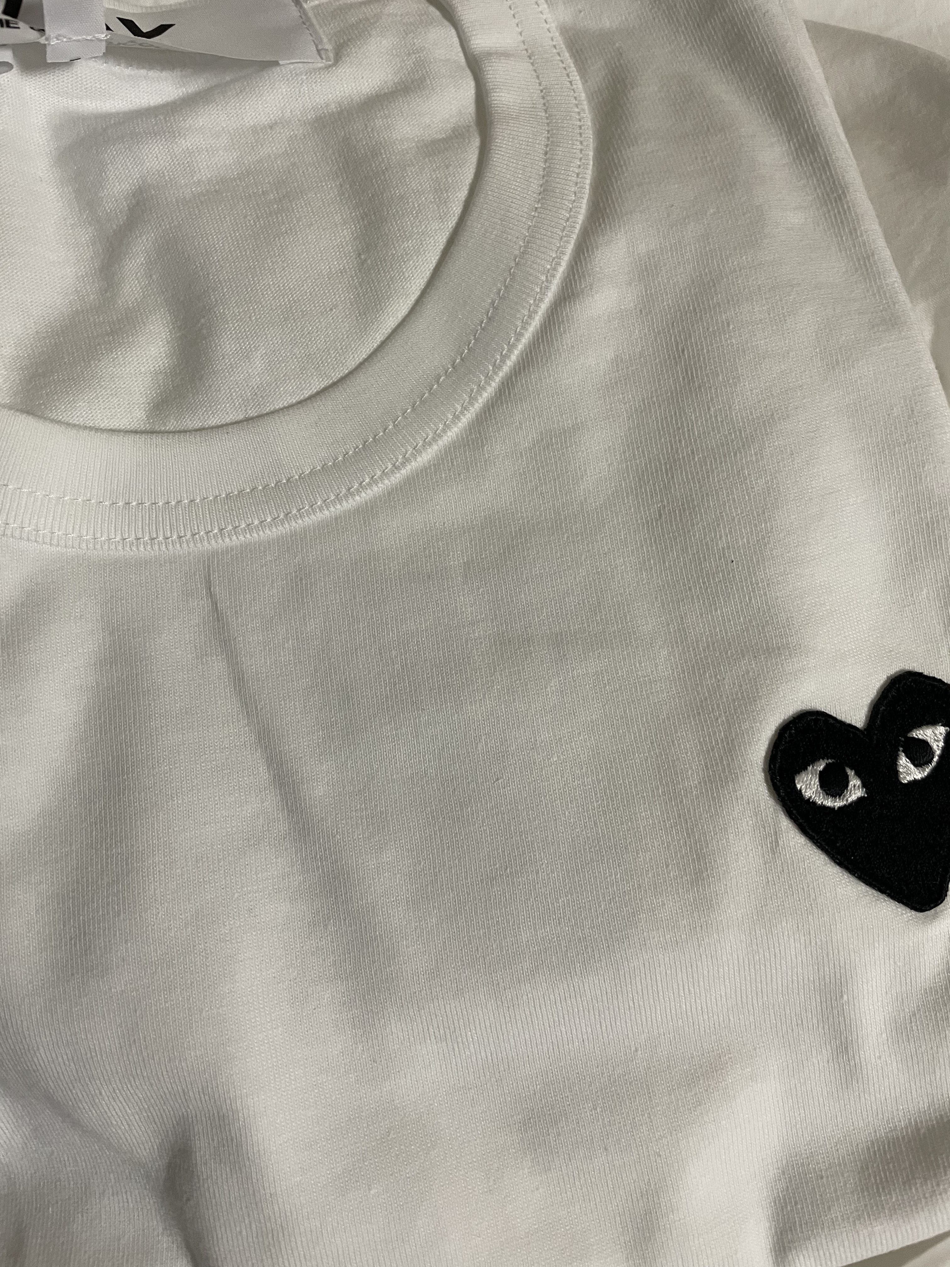 Play Comme des Garcons Black Heart T-Shirt White 착용 스타일