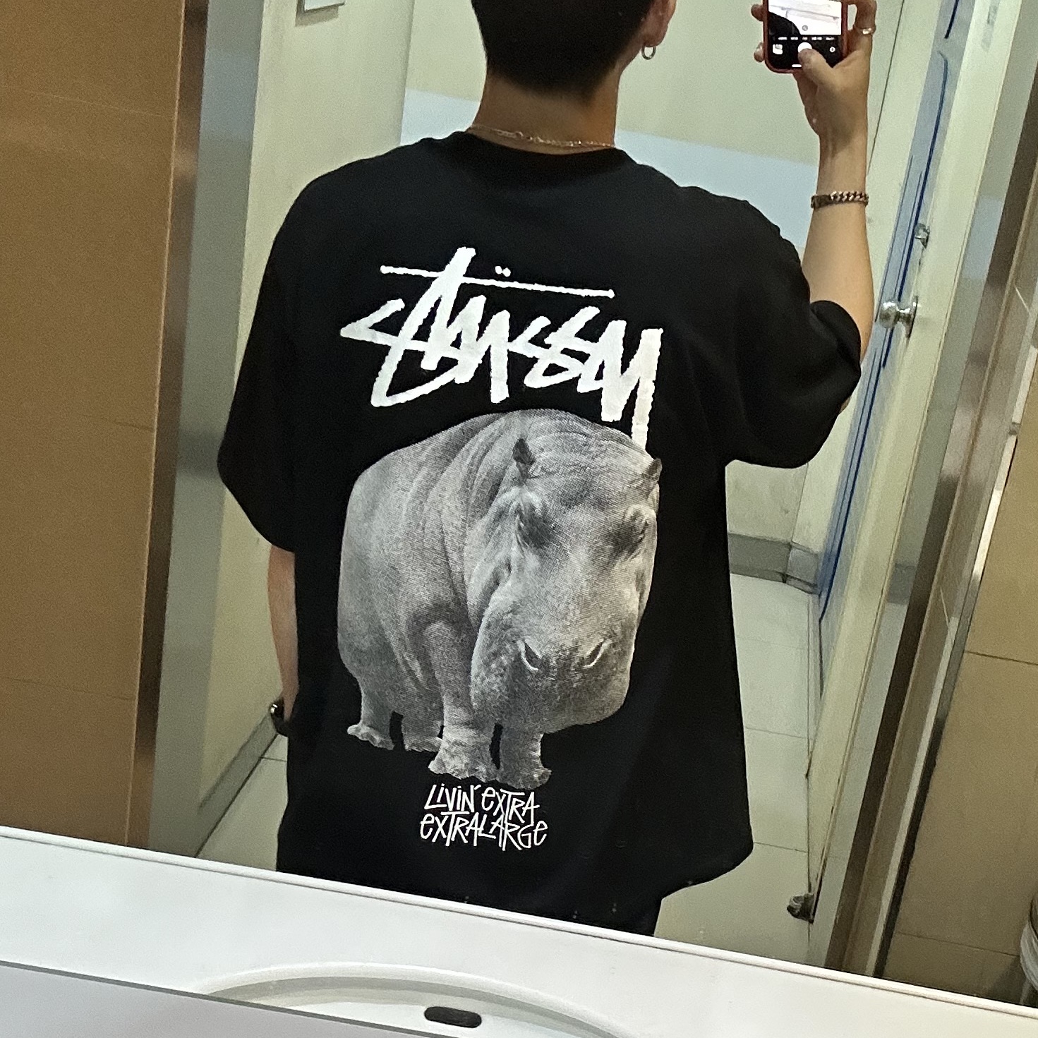 Stussy Livin' Large T-Shirt Black 착용 스타일