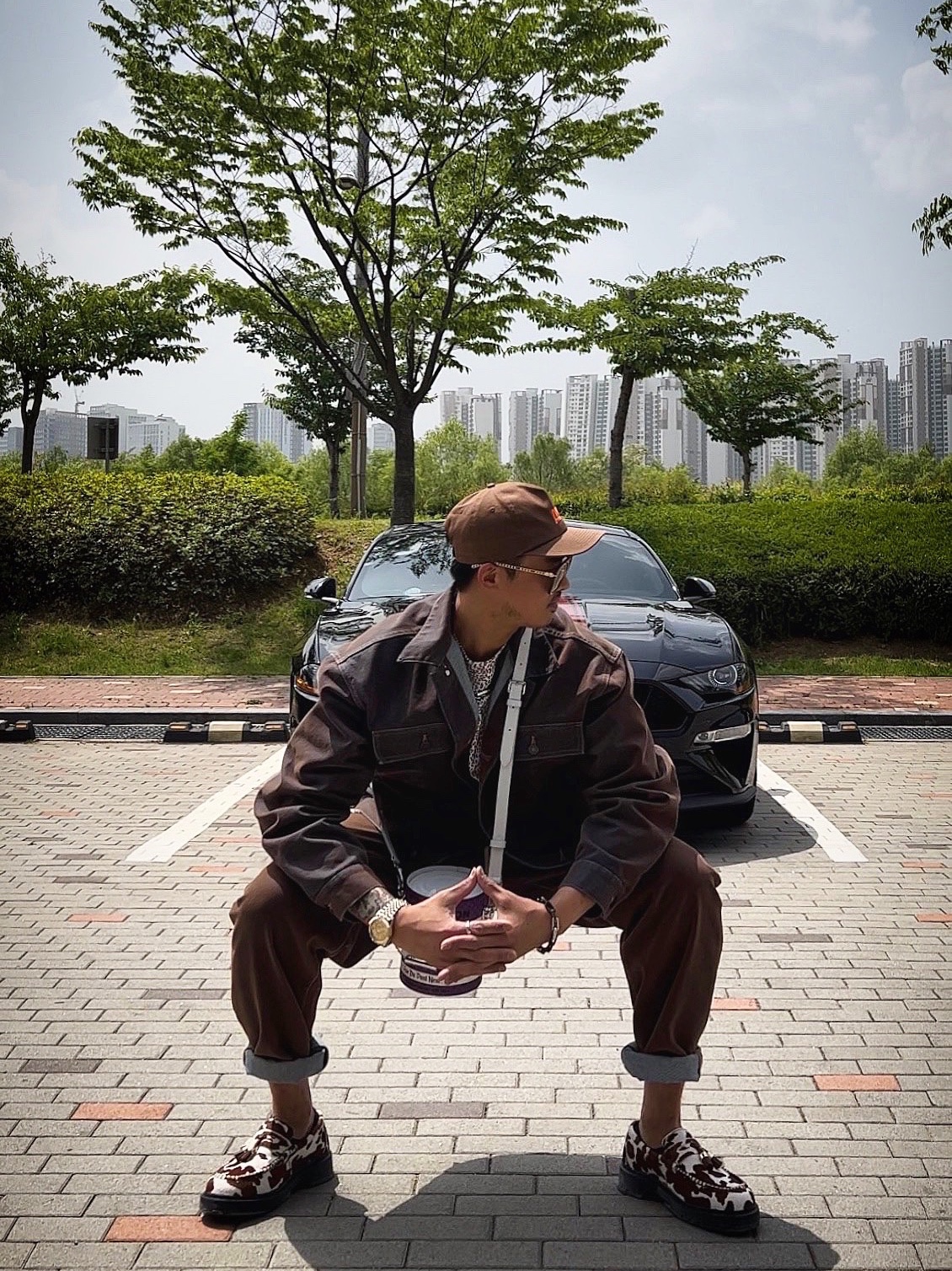 Supreme Flocked Denim Trucker Jacket Gold - 23SS, Supreme Flocked Regular Jean Gold - 23SS 착용 스타일 - 2