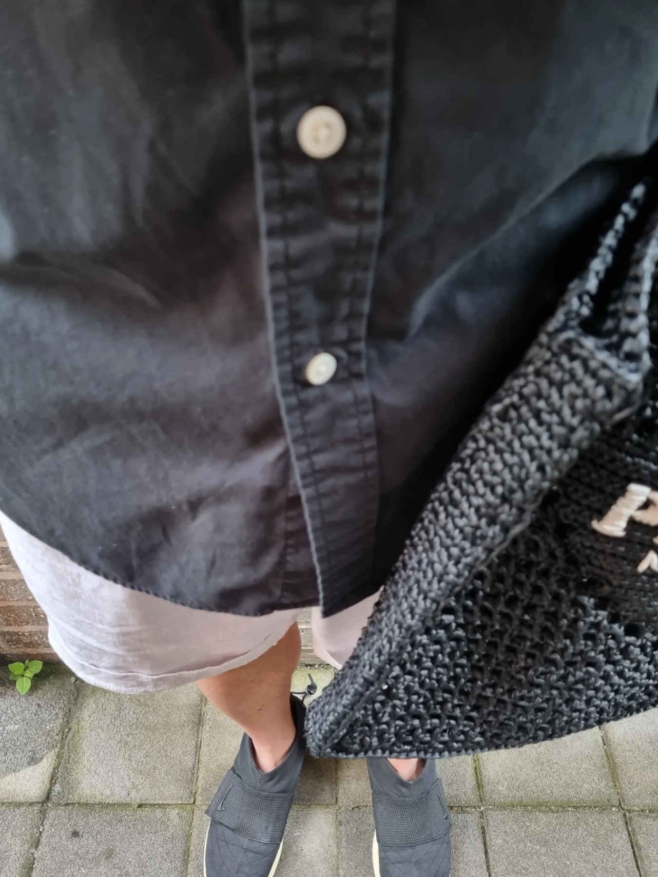 Prada Raffia Tote Bag Black, Nike x Fear of God Air Fear of God Moccasin Black 착용 스타일 - 3