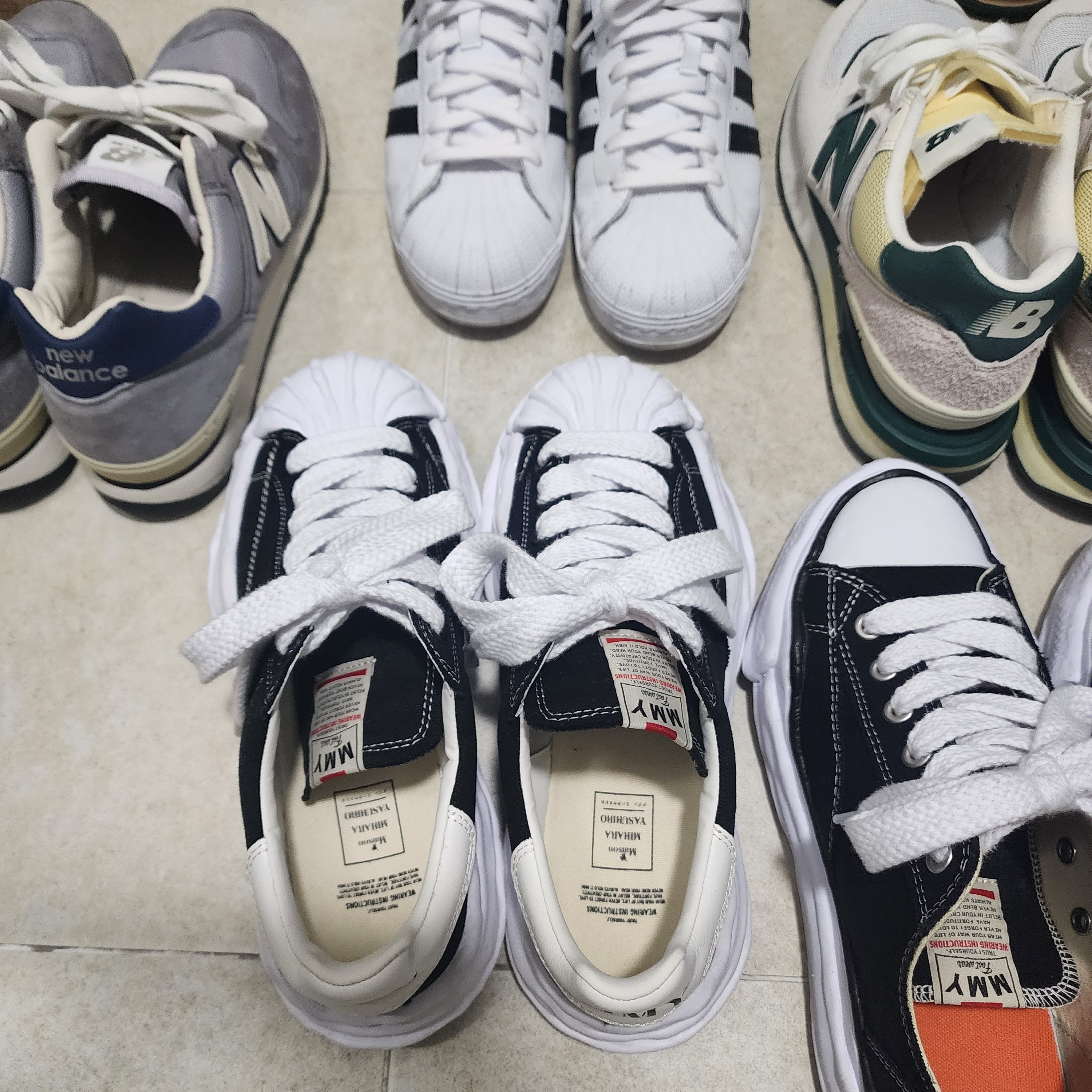 Maison Mihara Yasuhiro Blakey OG Sole Canvas Low-top Sneakers Black White, Maison Mihara Yasuhiro Peterson OG Sole Canvas Low Sneakers Black 착용 스타일