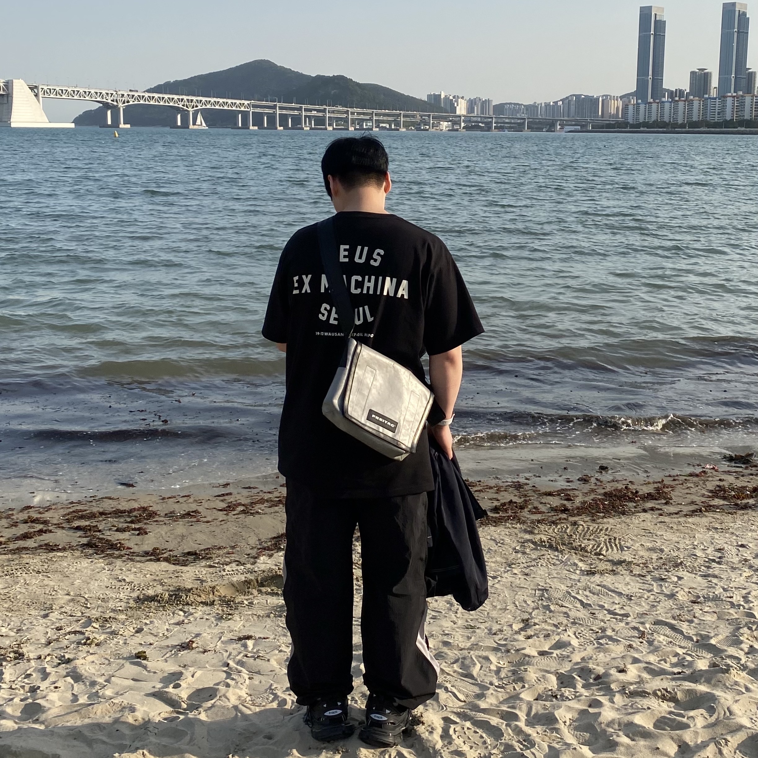 Balenciaga Track Sneakers Triple Black 착용 스타일