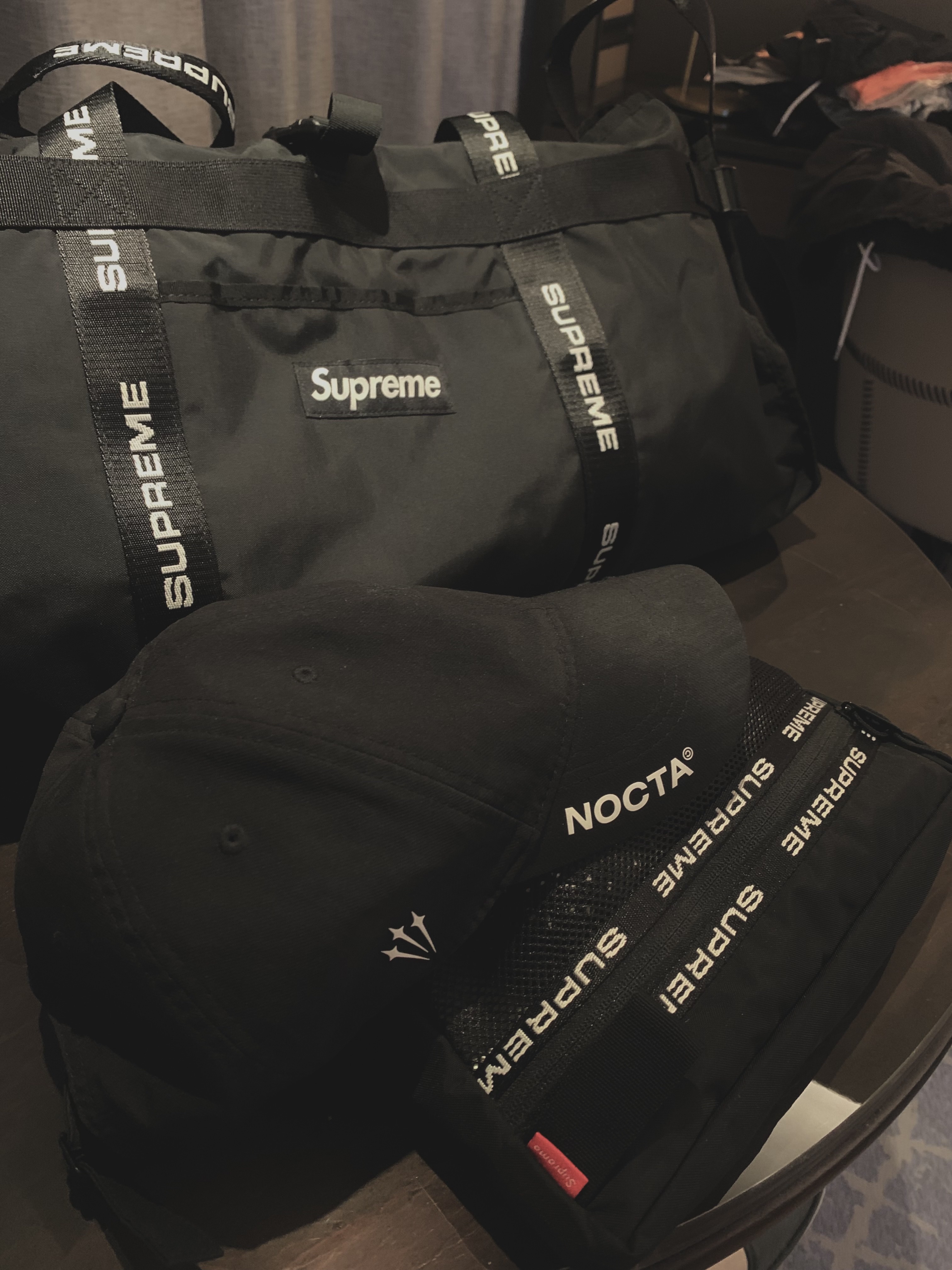 Supreme Large Haul Tote Black - 22FW, Nike x Drake Nocta Golf Cap Black 착용 스타일