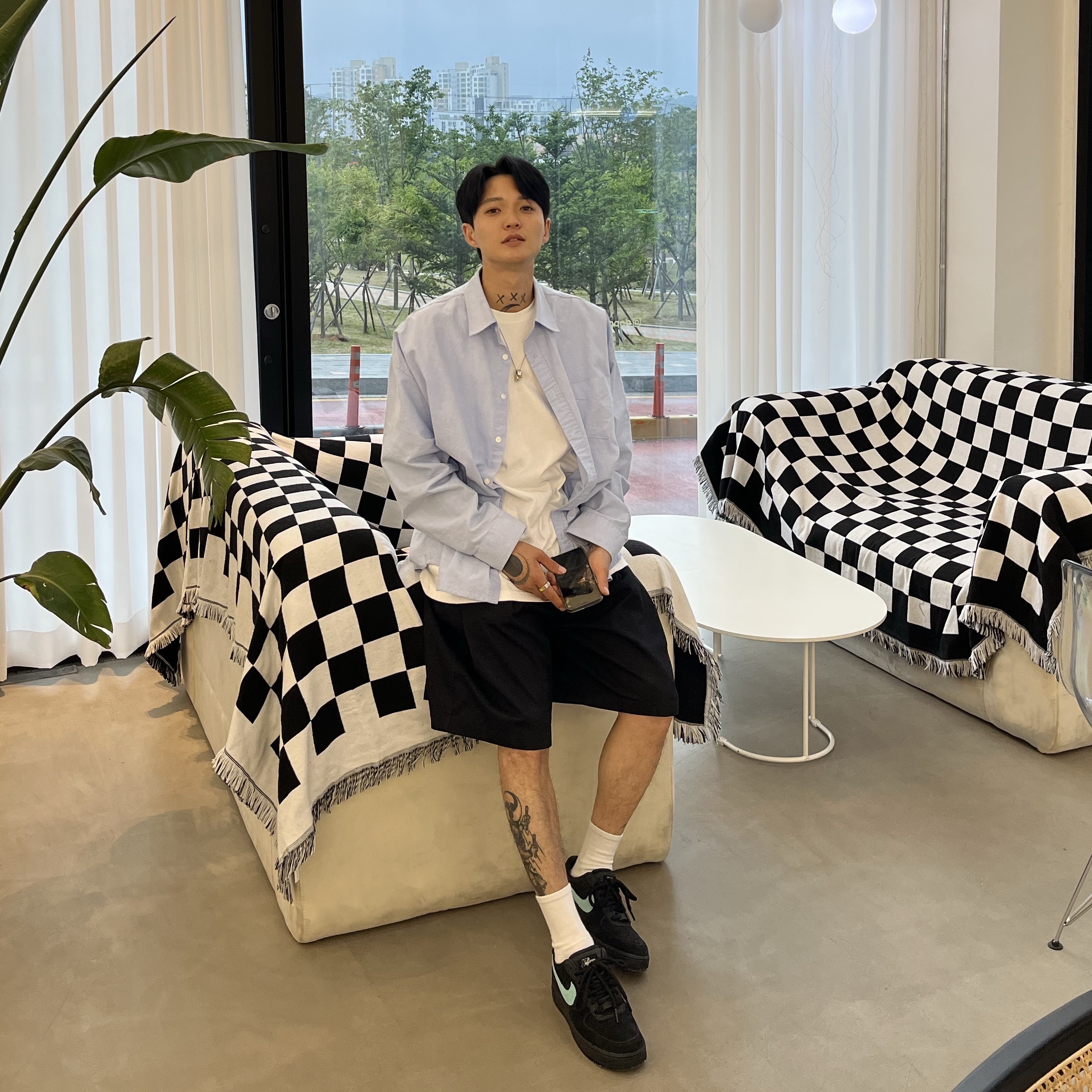 나이키 x 티파니 앤 코 에어포스 1 로우 SP 1837, 베이프 x JJJ자운드 컬리지 메쉬 캡 화이트 네이비 착용 스타일 - 1