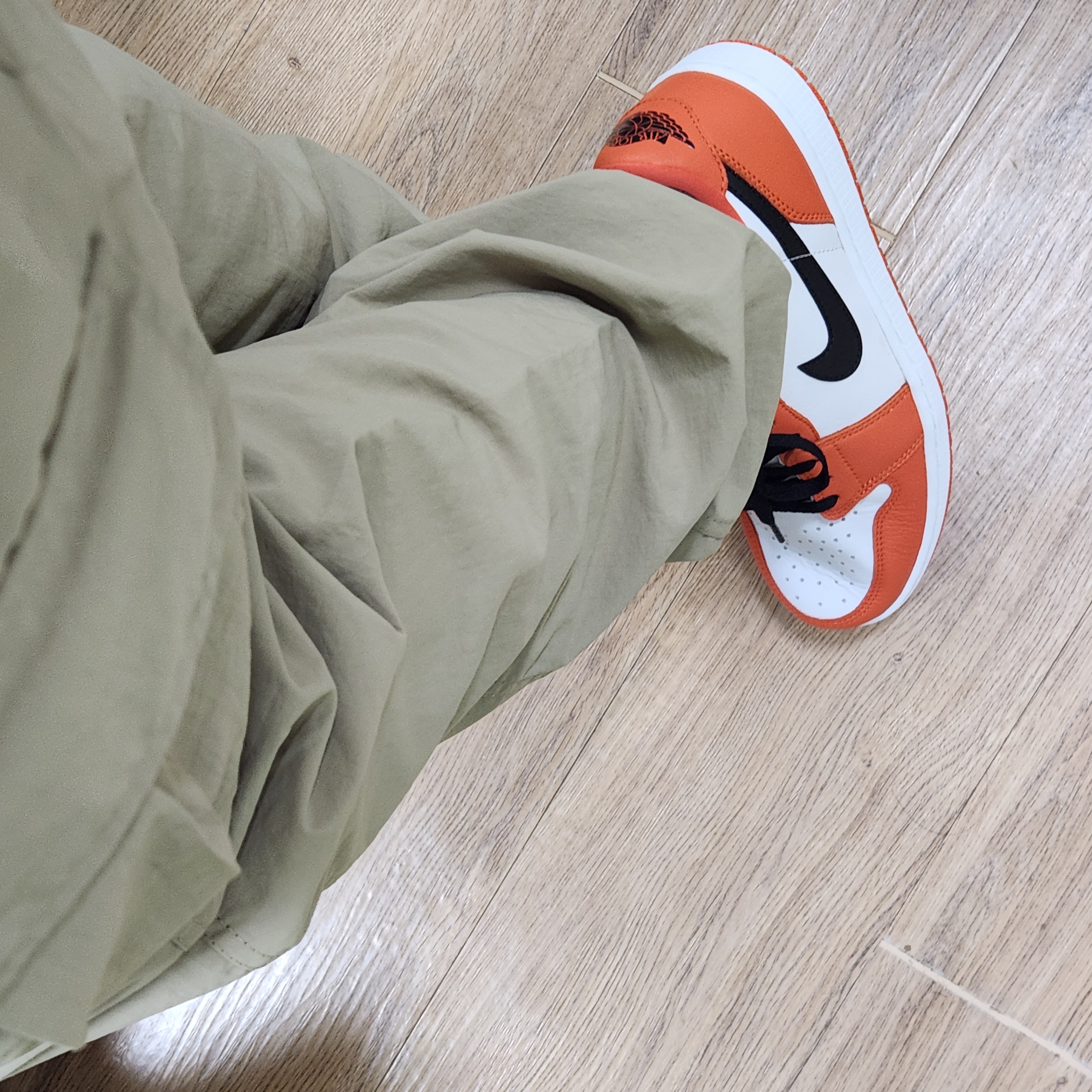 Jordan 1 Low OG Starfish 착용 스타일 - 1