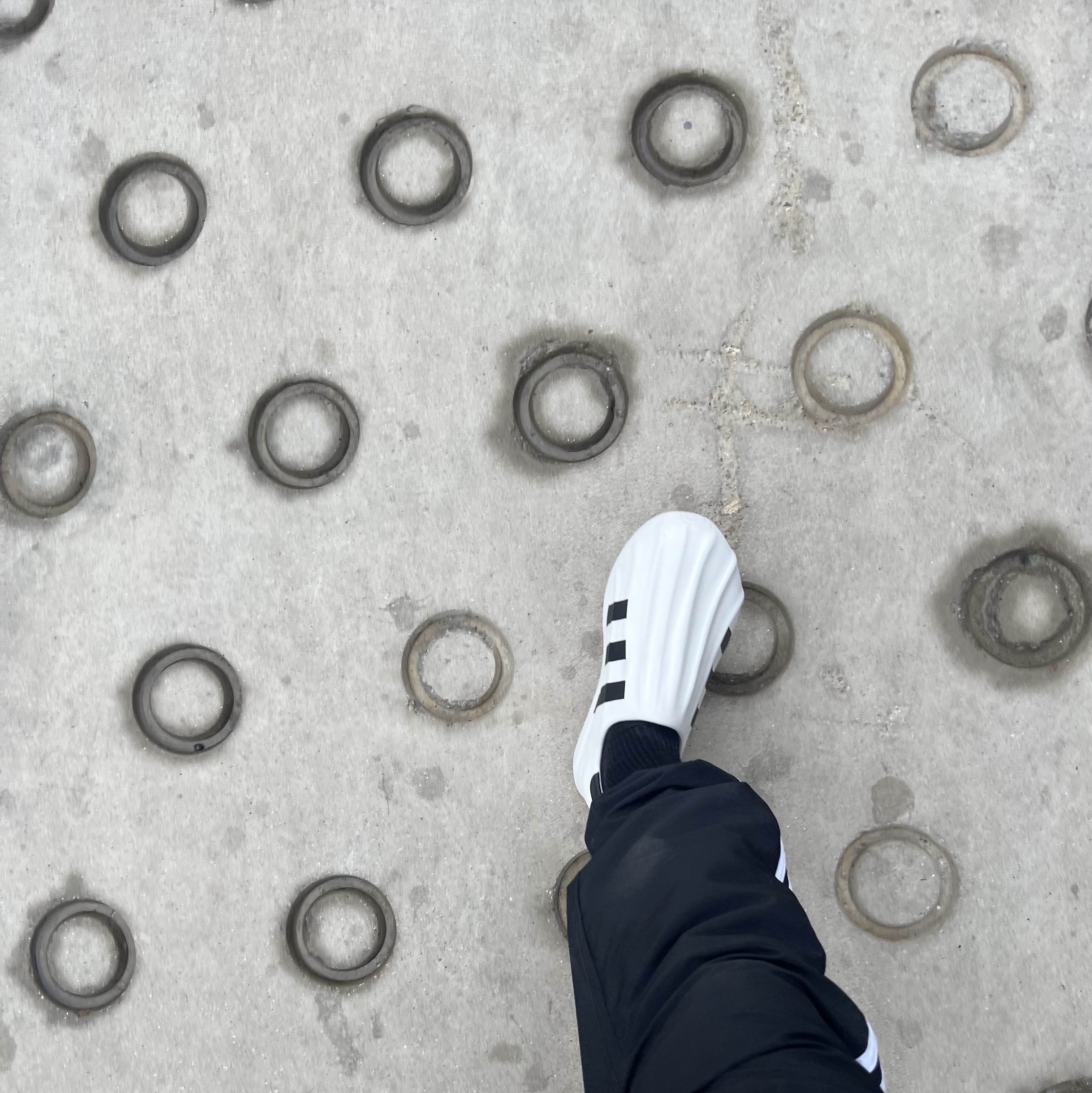 Adidas Adifom Superstar Core White 착용 스타일