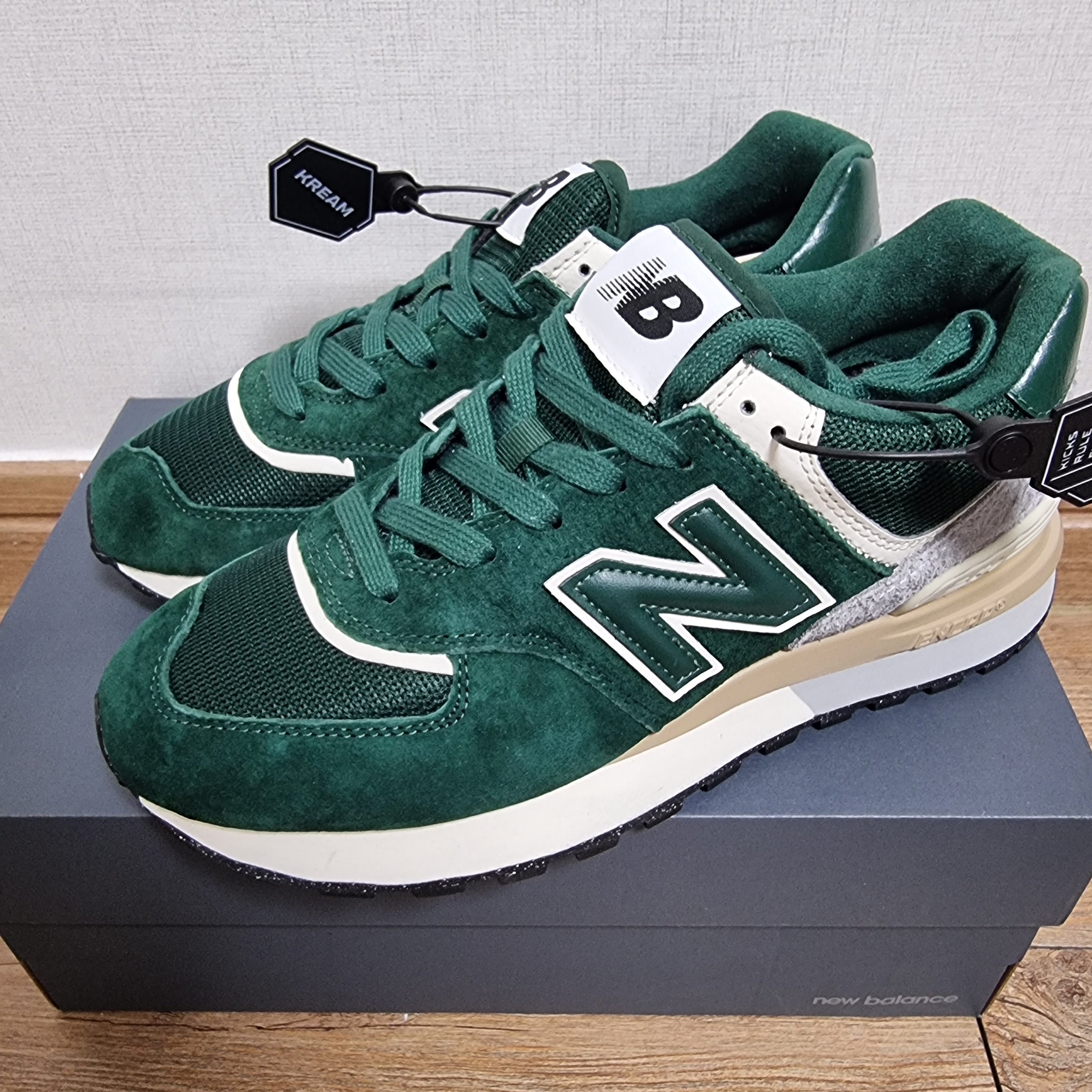 New Balance 574 Legacy Green 착용 스타일