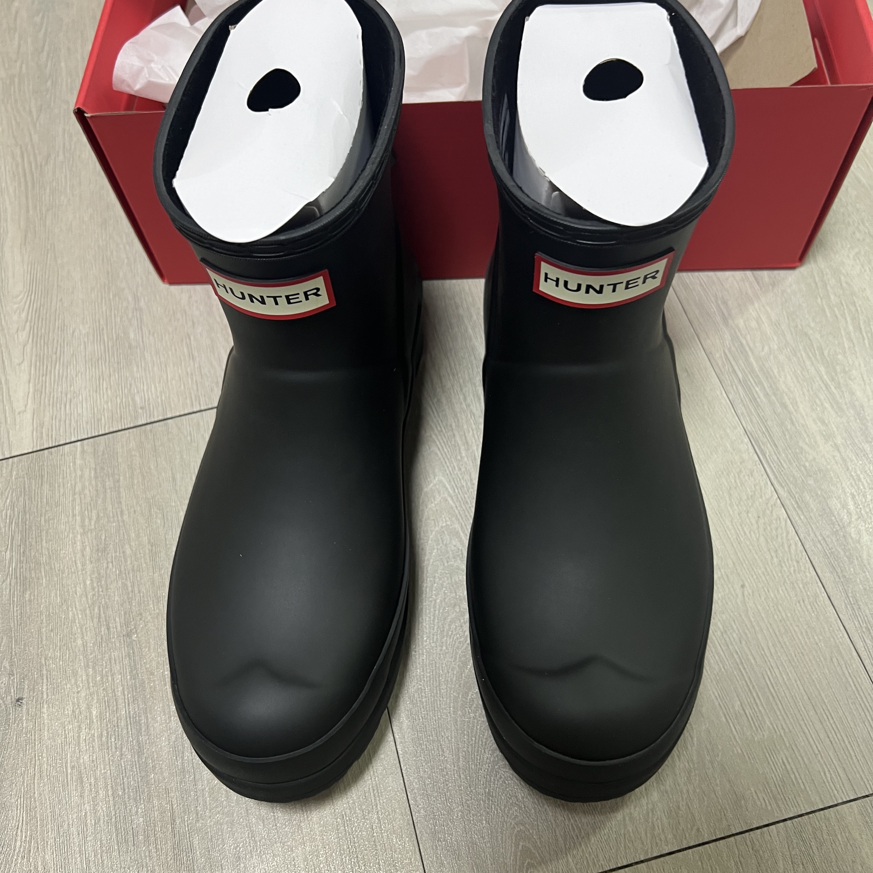 (W) Hunter Play Short Rain Boots Black 착용 스타일 - 5
