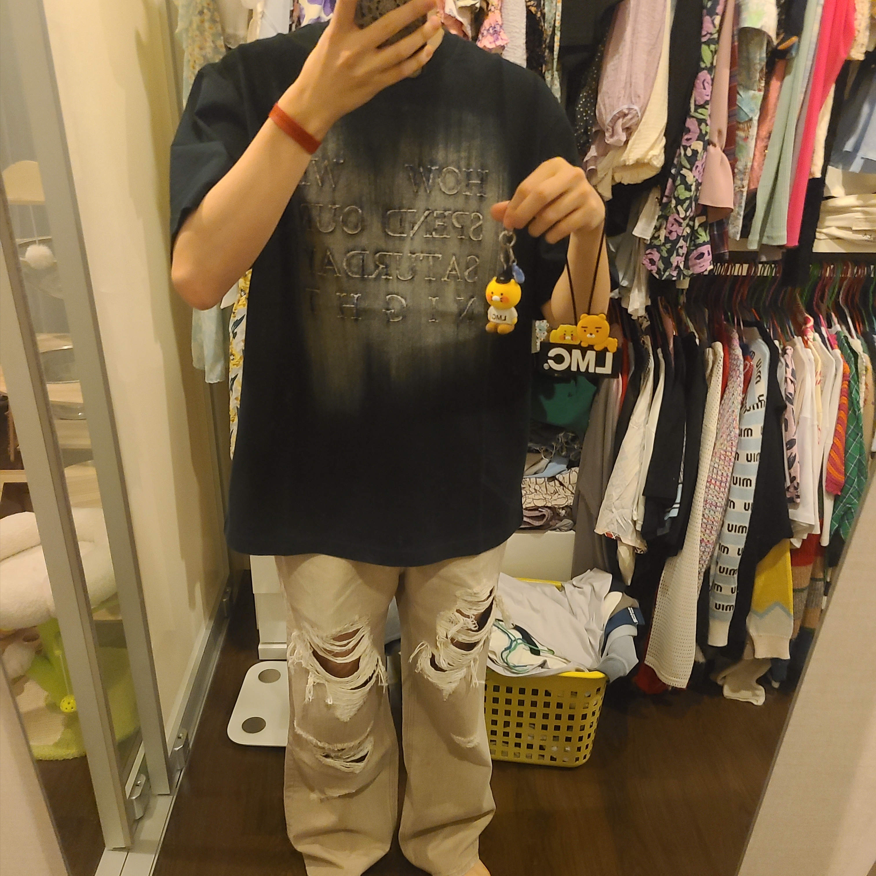 Kakao x LMC Choonsik Figure Keyring 착용 스타일