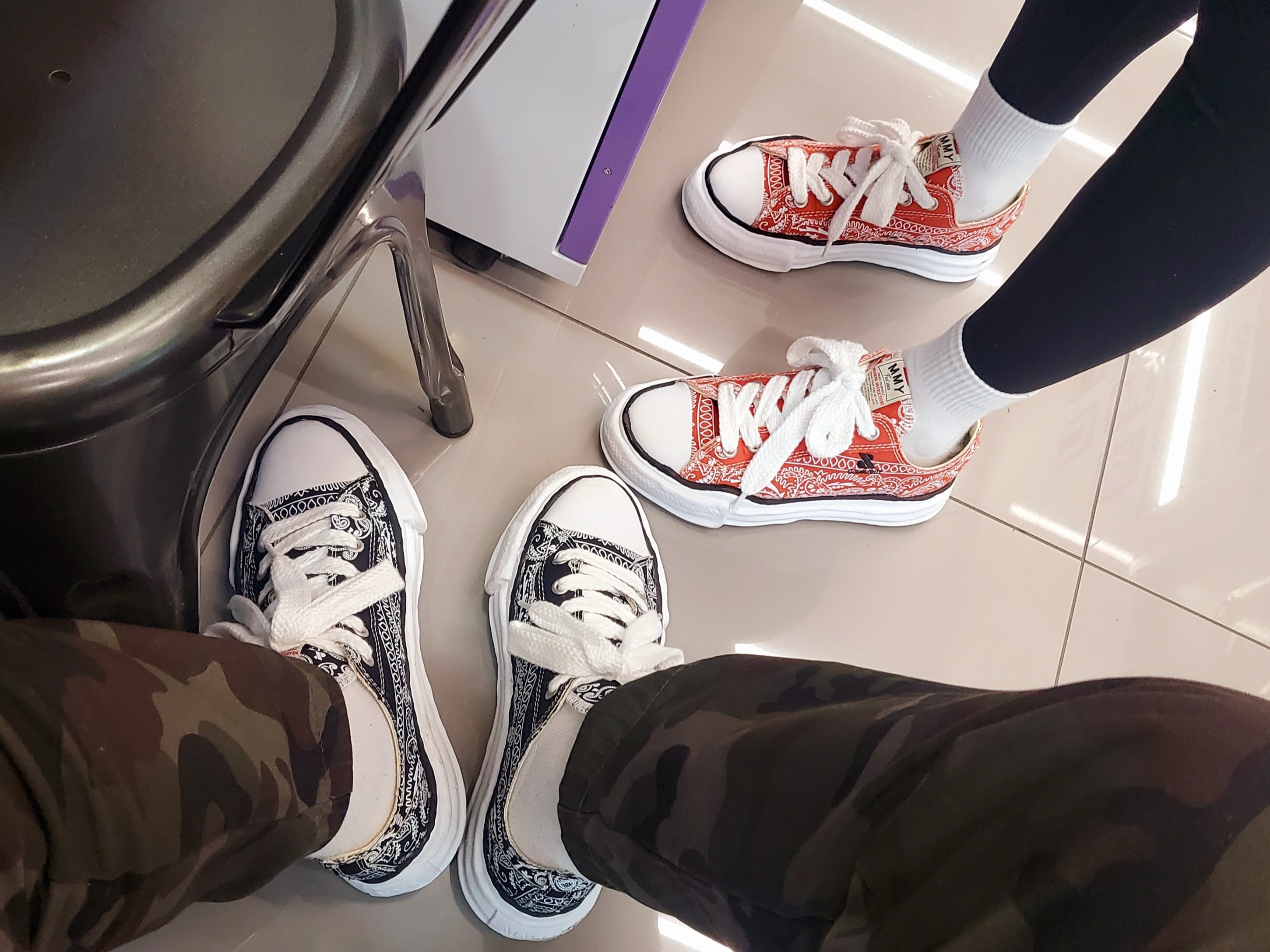 Maison Mihara Yasuhiro x Casestudy Peterson OG Sole Bandana Low-top Sneakers Orange, Maison Mihara Yasuhiro x Casestudy Peterson OG Sole Bandana Low-top Sneakers Black 착용 스타일 - 2
