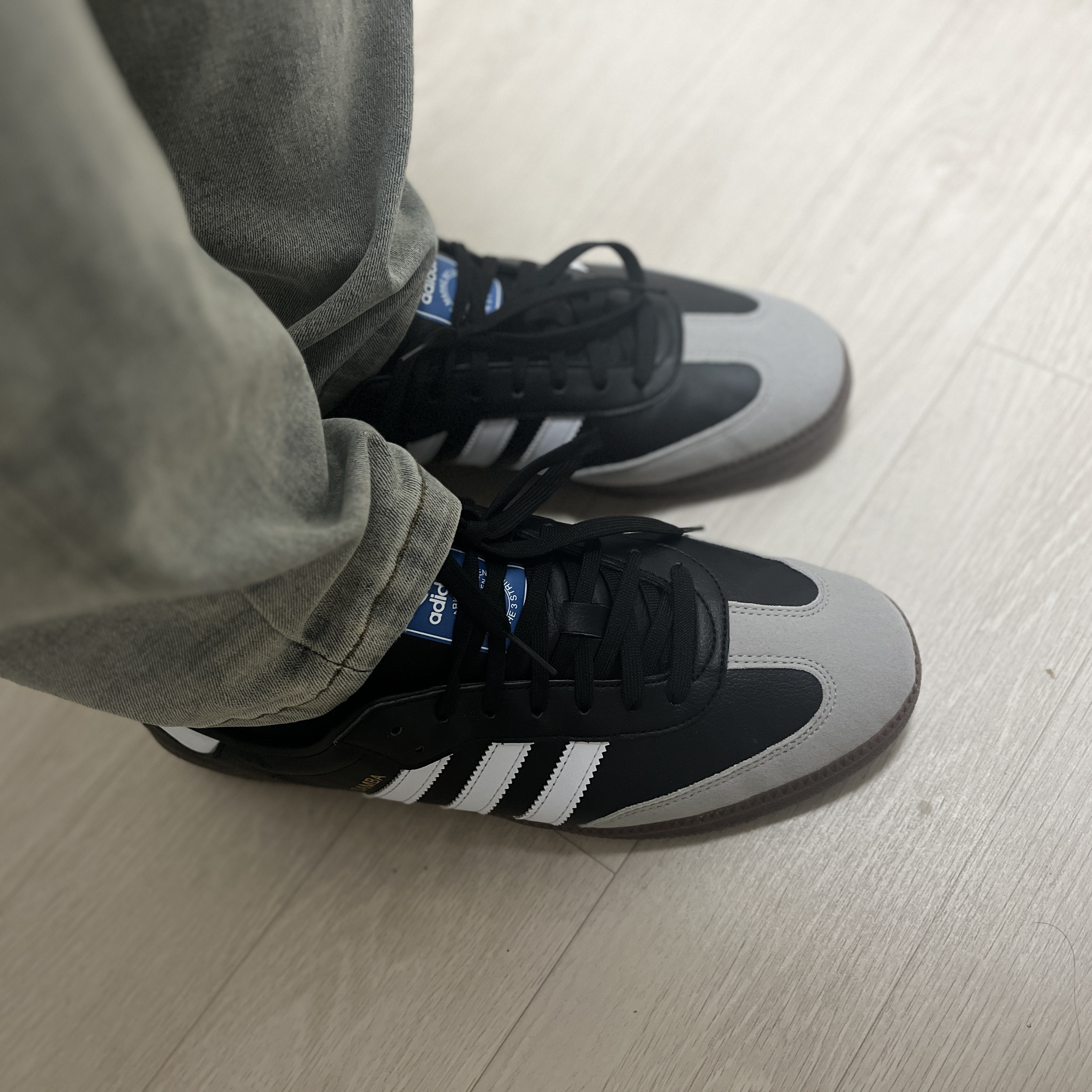 Adidas Samba Vegan Black White 착용 스타일 - 2