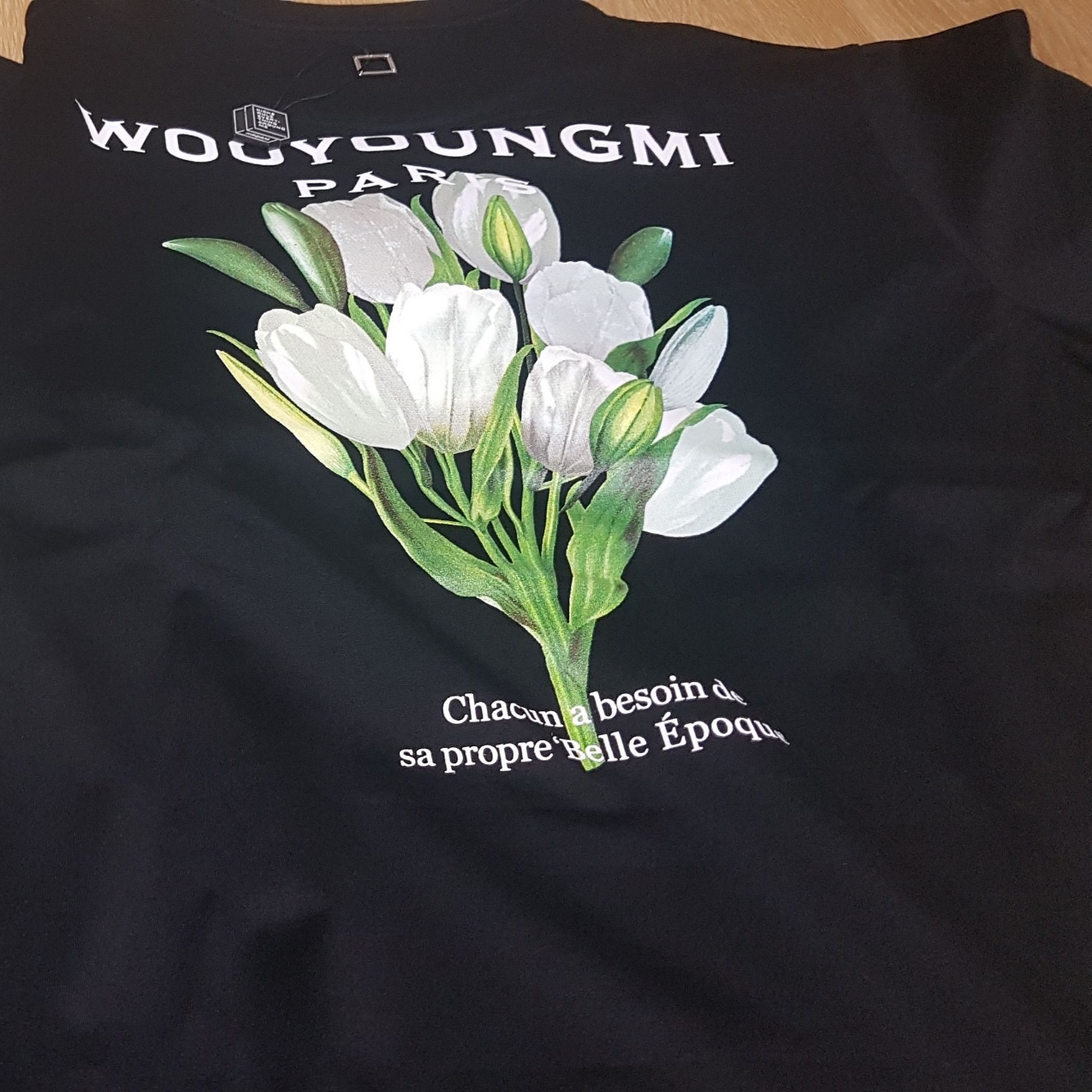 Wooyoungmi Flower Print Back Logo T-Shirt Black - 22SS 착용 스타일