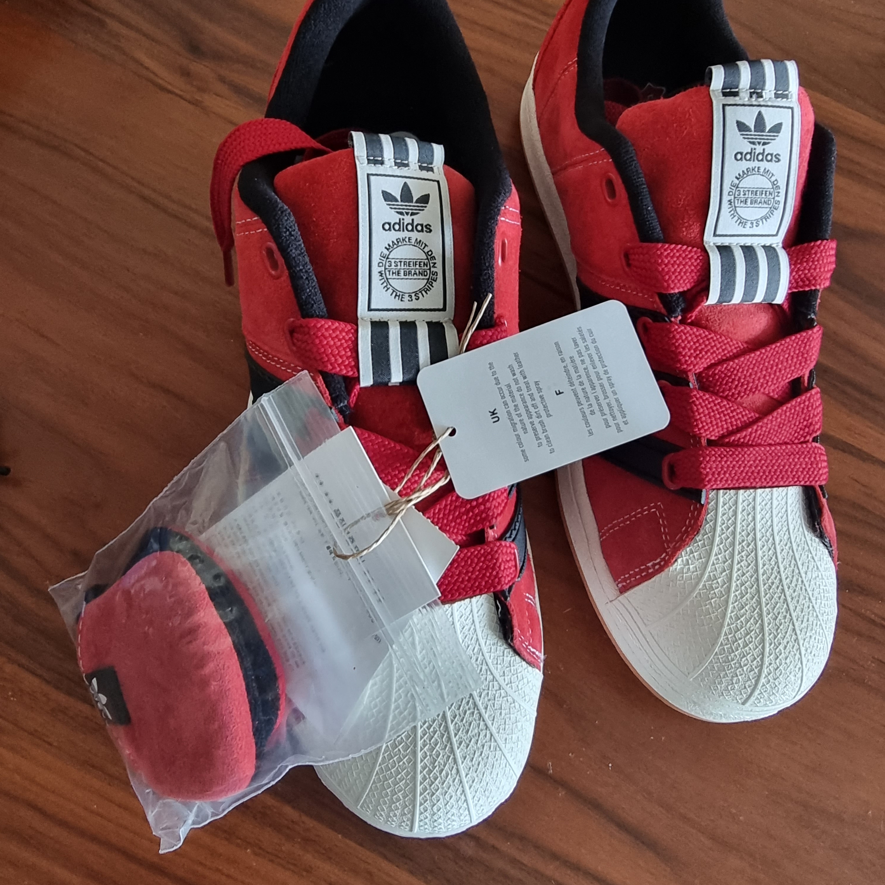 Adidas x YNuK Superstar Supermodified Power Red 착용 스타일 - 3