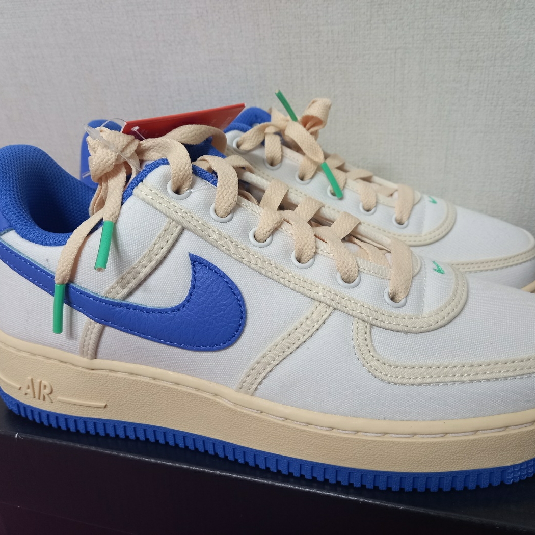 (W) Nike Air Force 1 '07 Sail Medium Blue 착용 스타일 - 1