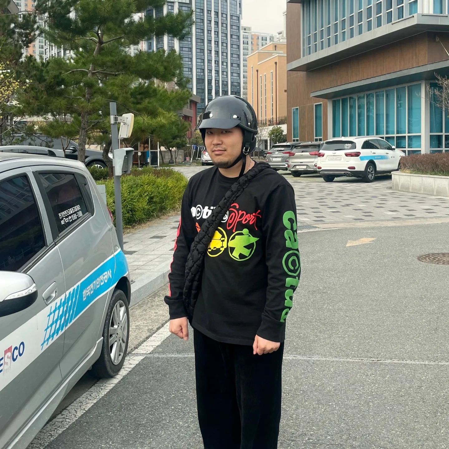 Stussy x Cactus Plant Flea Market Sport LS T-Shirt Black, COS Quilted Oversized Shoulder Bag Black 착용 스타일