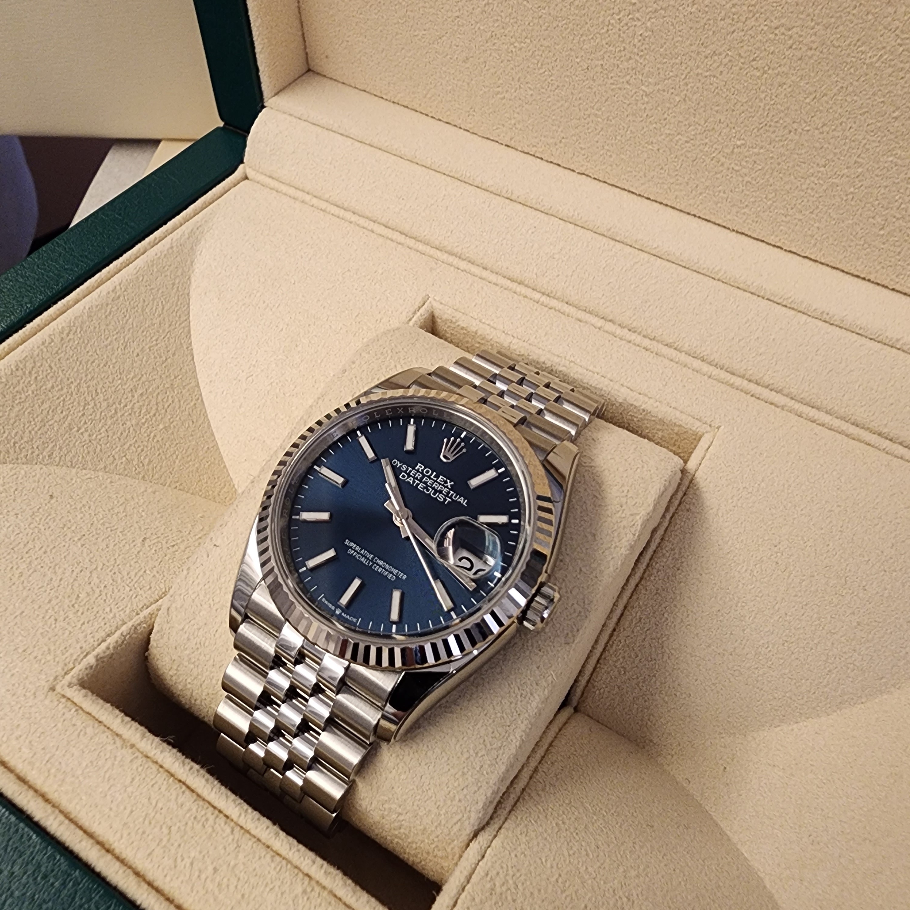 Rolex Datejust 36mm 126234 Bright Blue Jubilee 착용 스타일 - 1