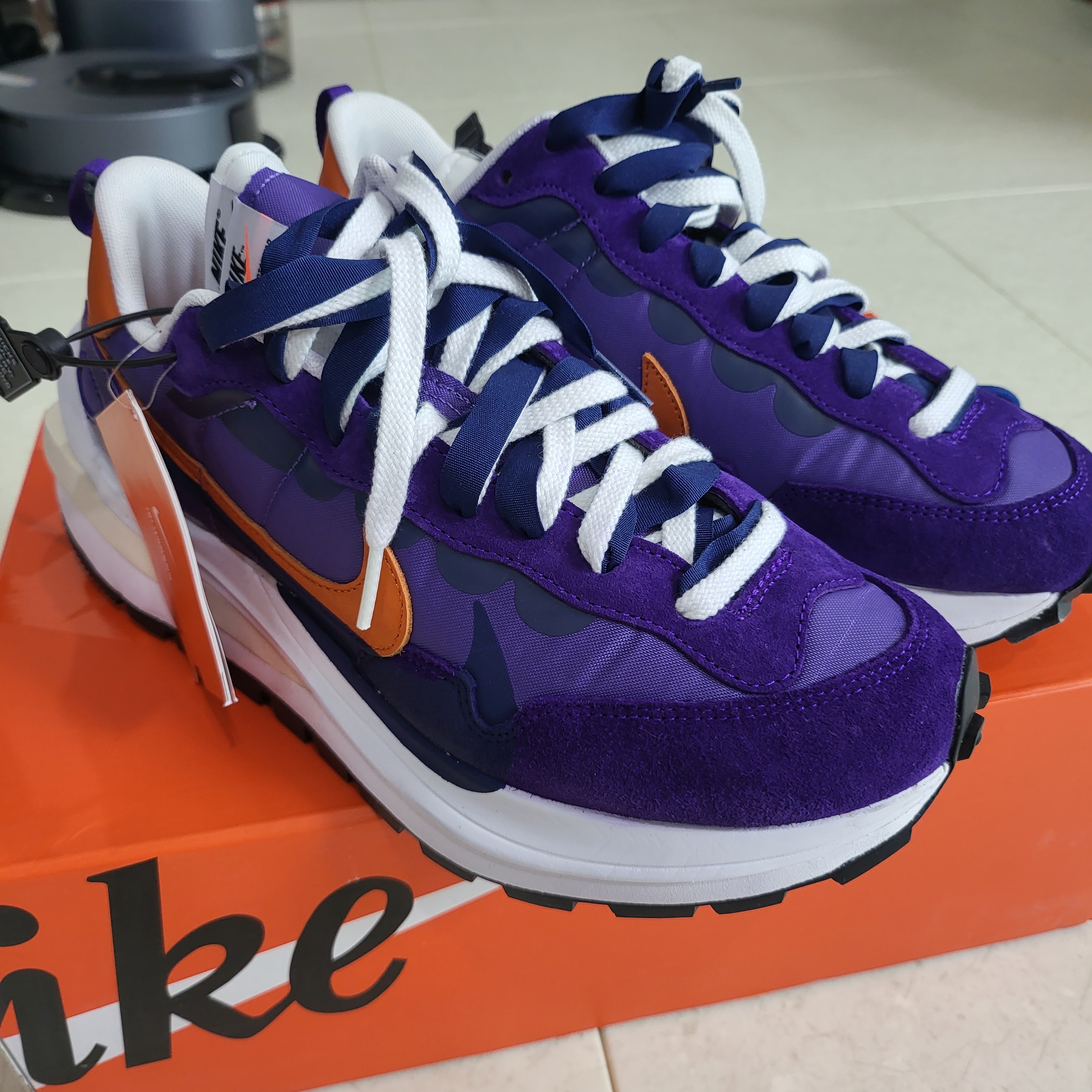 Nike x Sacai VaporWaffle Dark Iris 착용 스타일 - 1