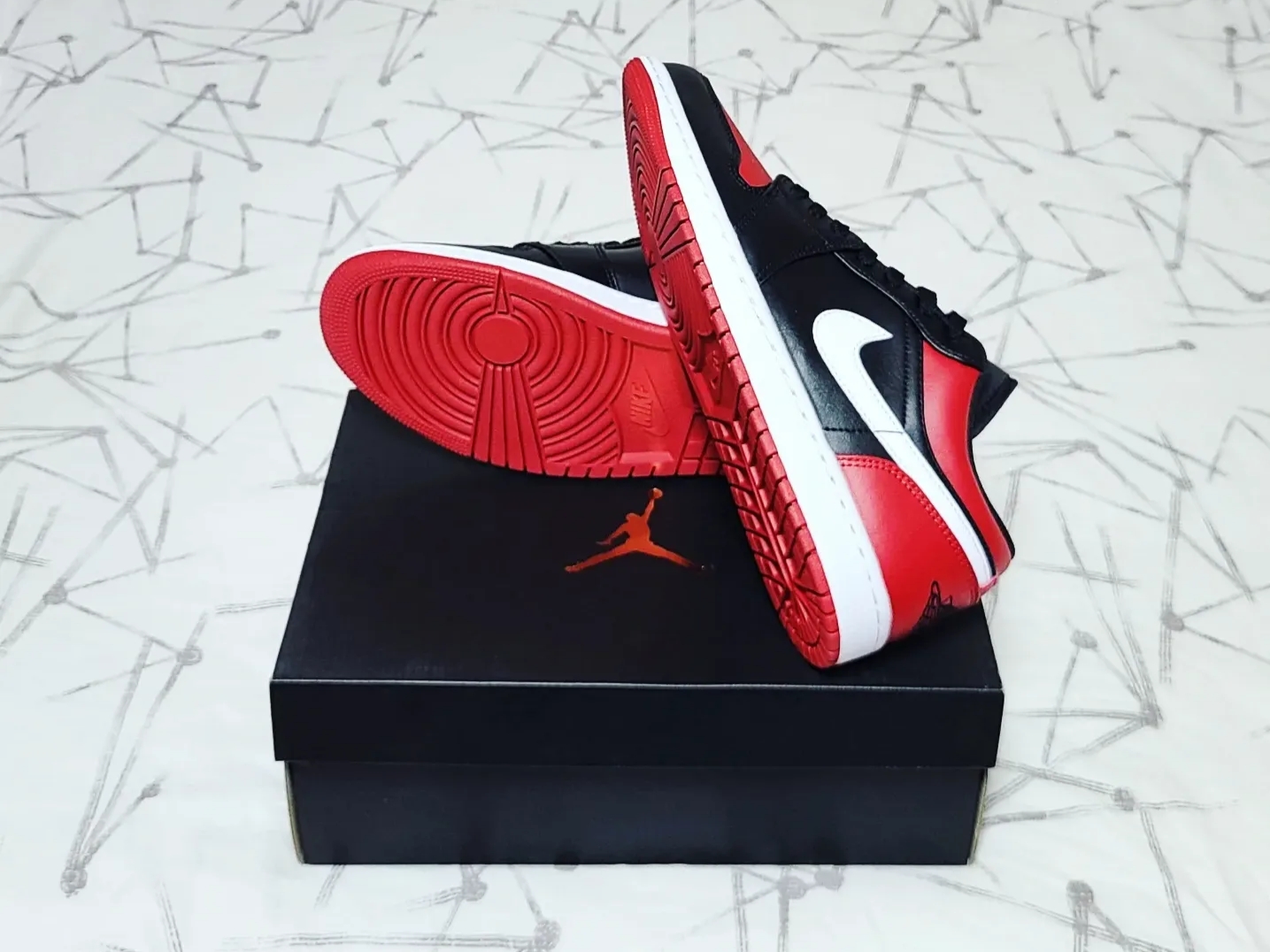 Jordan 1 Low Alternate Bred Toe 착용 스타일 - 4