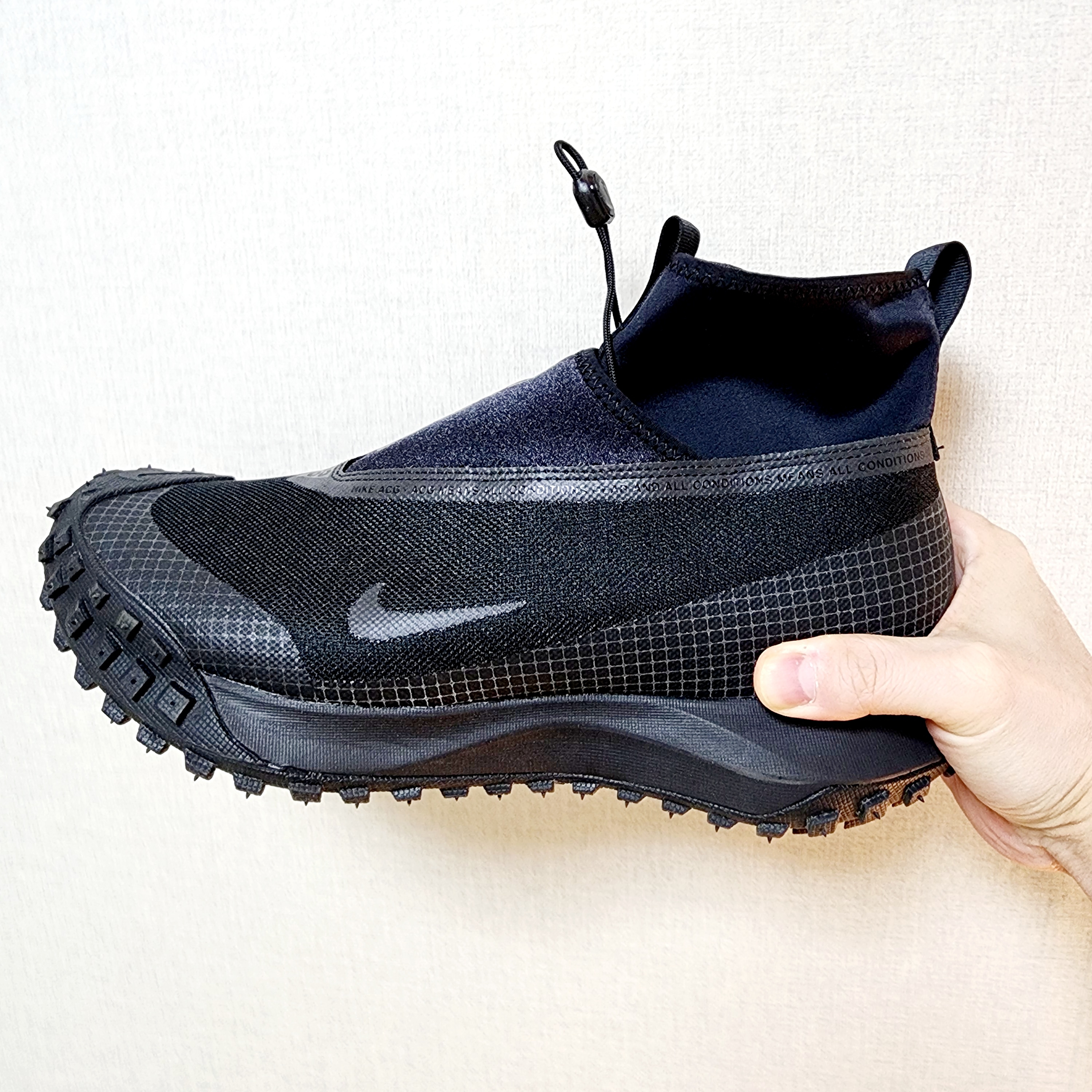 Nike ACG Mountain Fly Gore-Tex Black and Dark Grey 착용 스타일 - 1