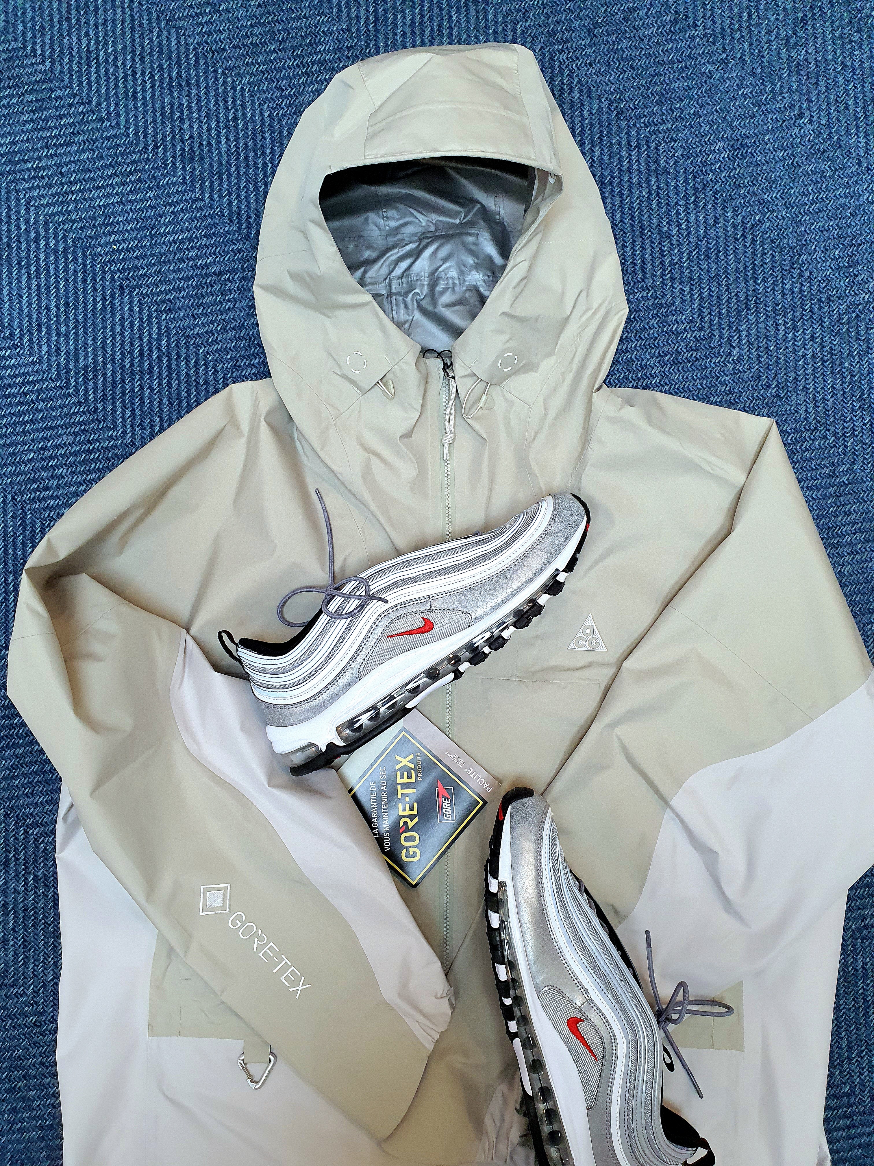 Nike ACG Storm-Fit ADV Chain of Craters Jacket Light Stone - Asia, Nike ACG Storm-Fit ADV Chain of Craters Jacket Light Stone - US/EU 착용 스타일
