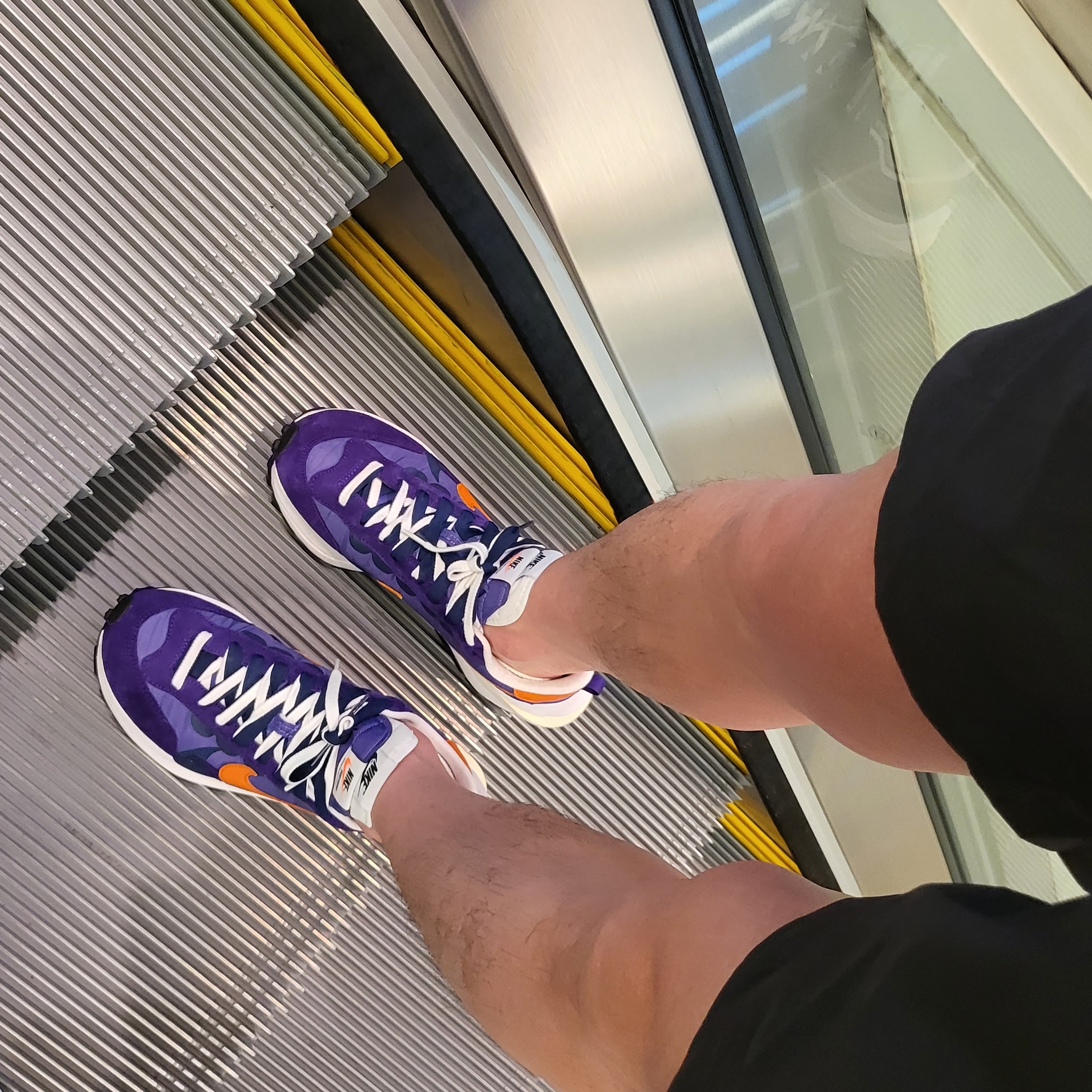 Nike x Sacai VaporWaffle Dark Iris 착용 스타일 - 2